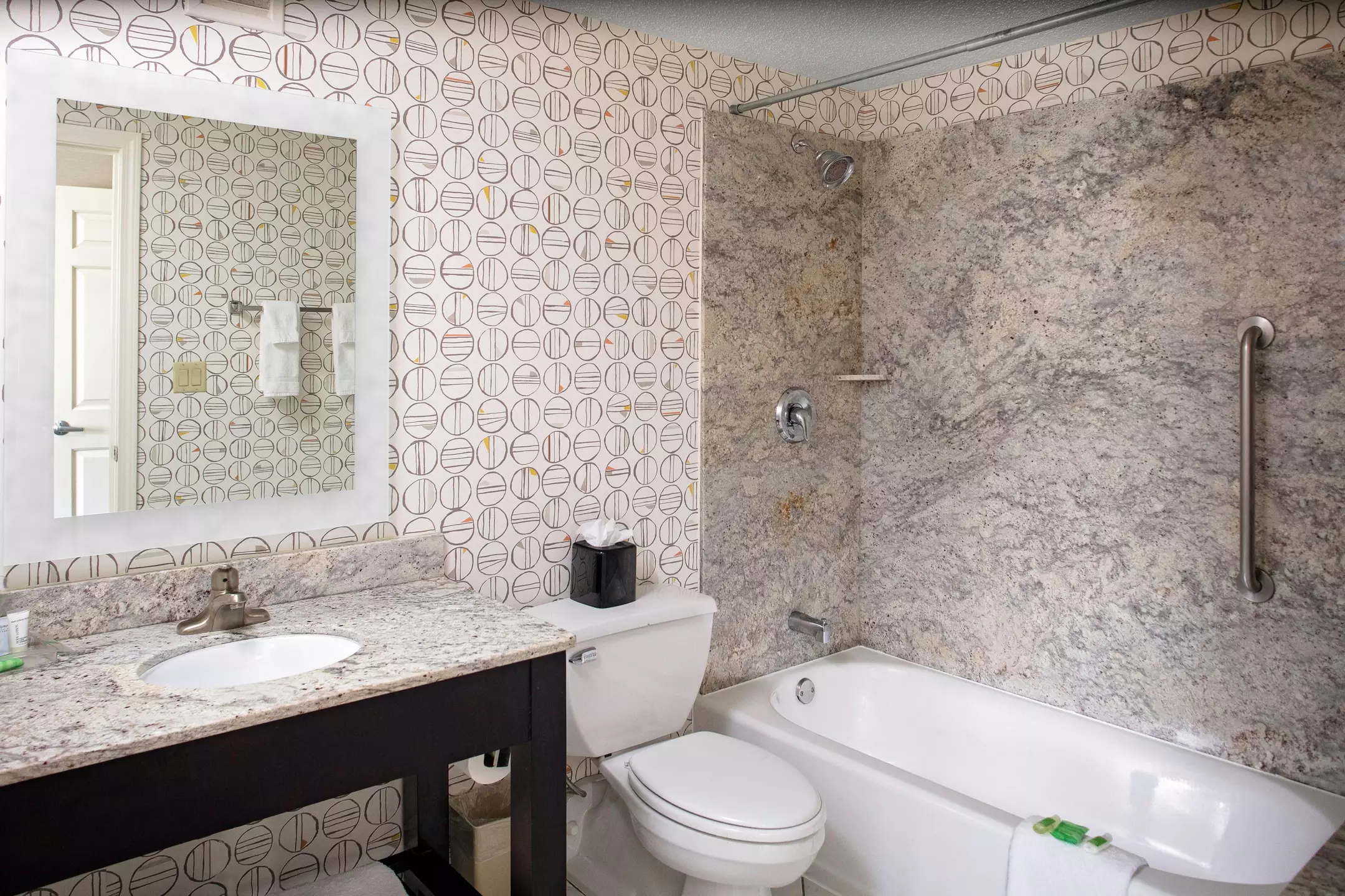 هتل Holiday Inn Hotel & Suites Boston-Peabody Peabody