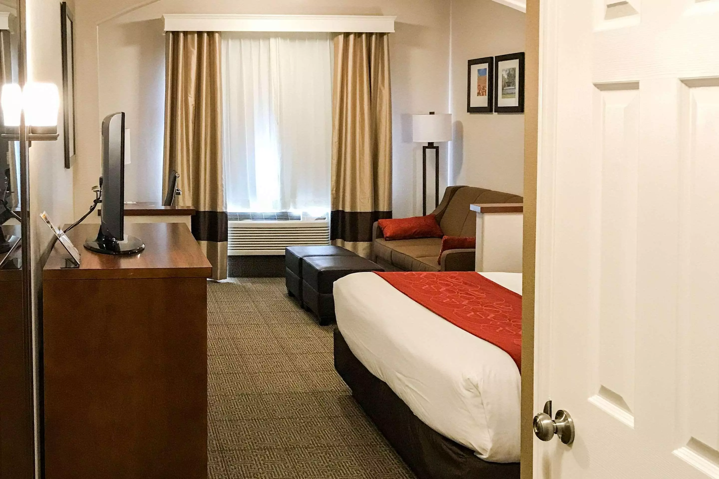 هتل Comfort Suites Near Six Flags Magic Mountain Stevenson Ranch