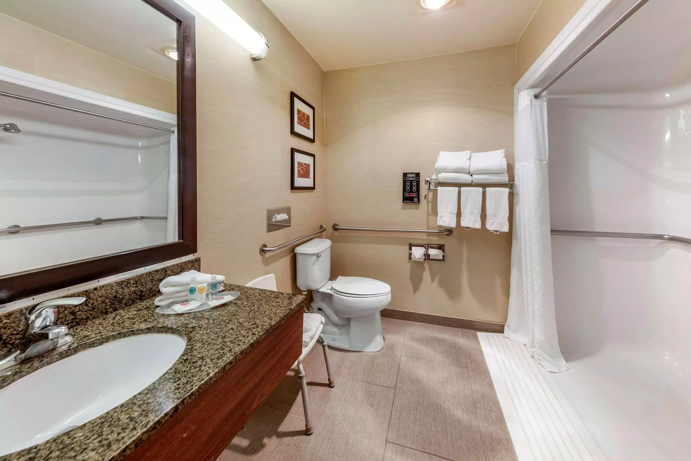 هتل Comfort Suites Near Six Flags Magic Mountain Stevenson Ranch