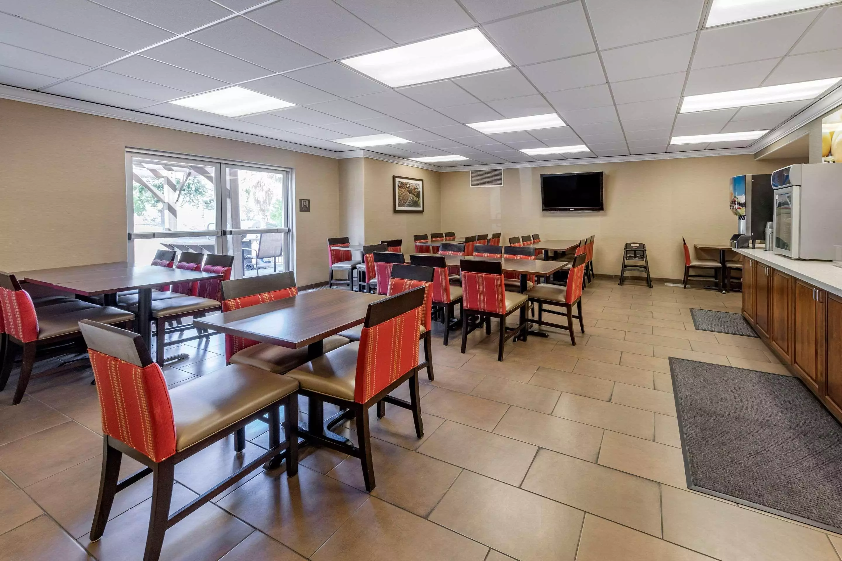 هتل Comfort Suites Near Six Flags Magic Mountain Stevenson Ranch