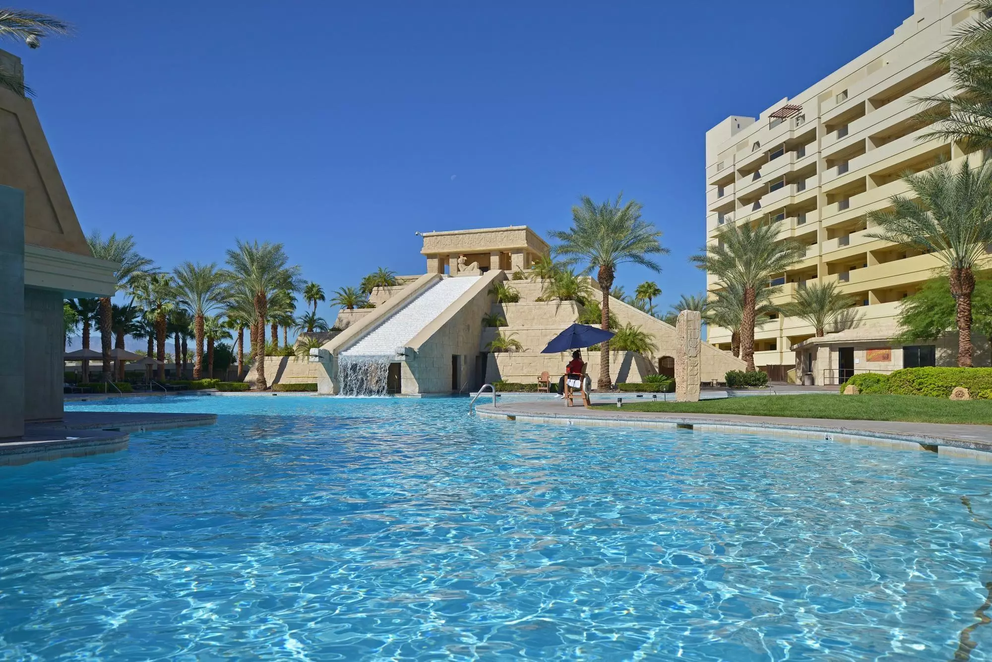 Alibaba https://cdn.alibaba.ir/ostorage/hotel-accommodation-images/6a43d32deeea5593494ca019_Las-Vegas-Cancun-Resort-Las-Vegas-0.webp