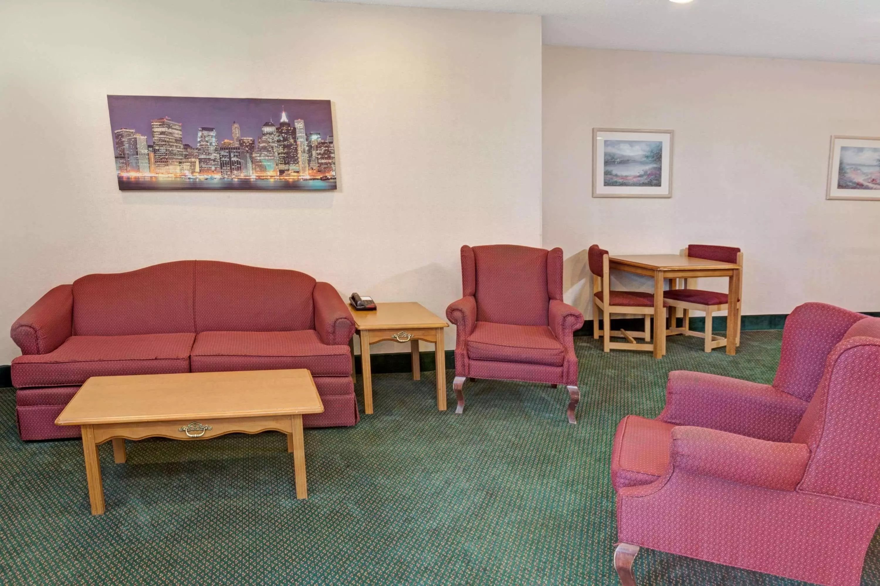 هتل Howard Johnson Inn & Suites Elk Grove Village O'Hare Elk Grove Village