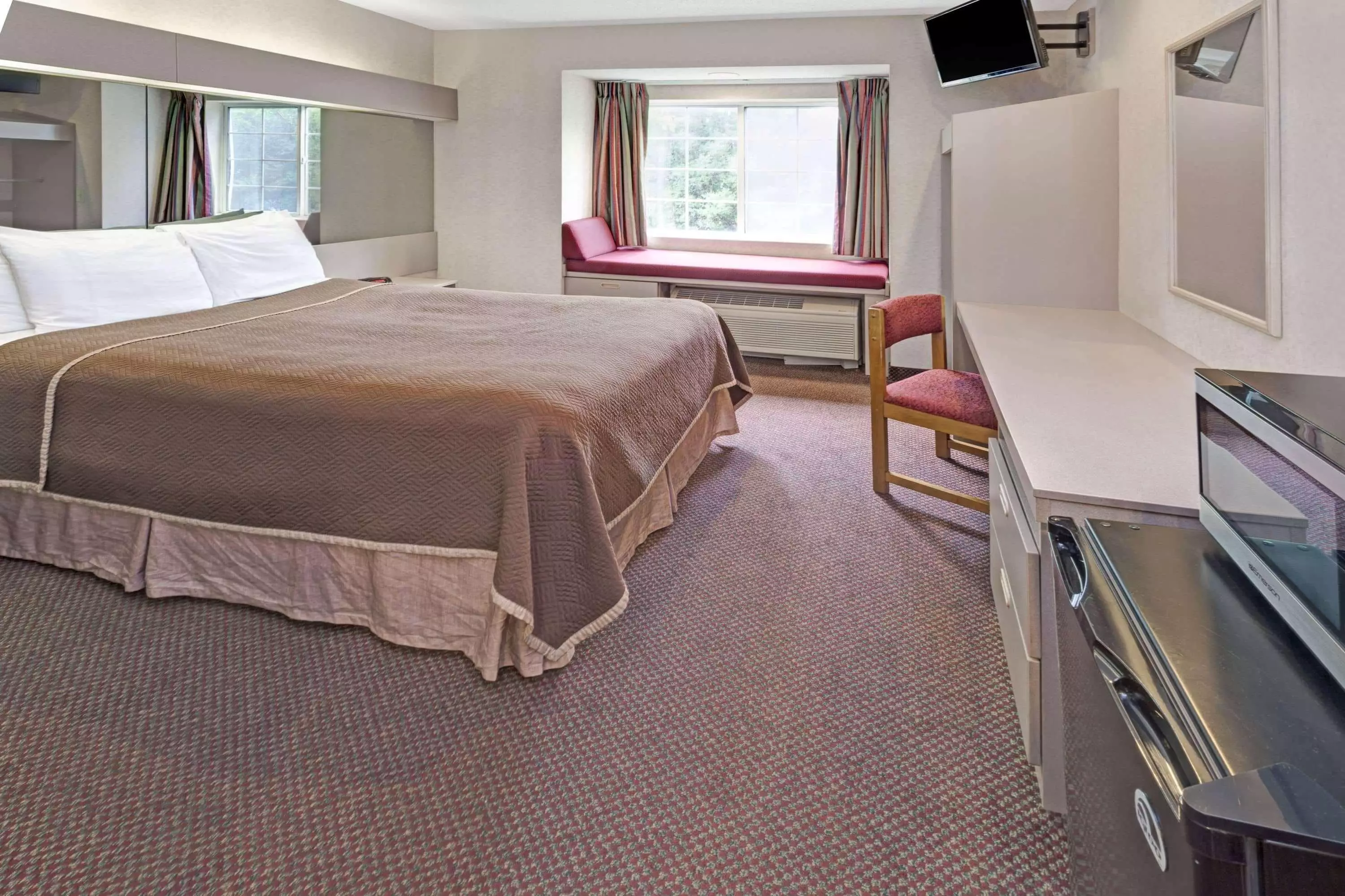 هتل Howard Johnson Inn & Suites Elk Grove Village O'Hare Elk Grove Village