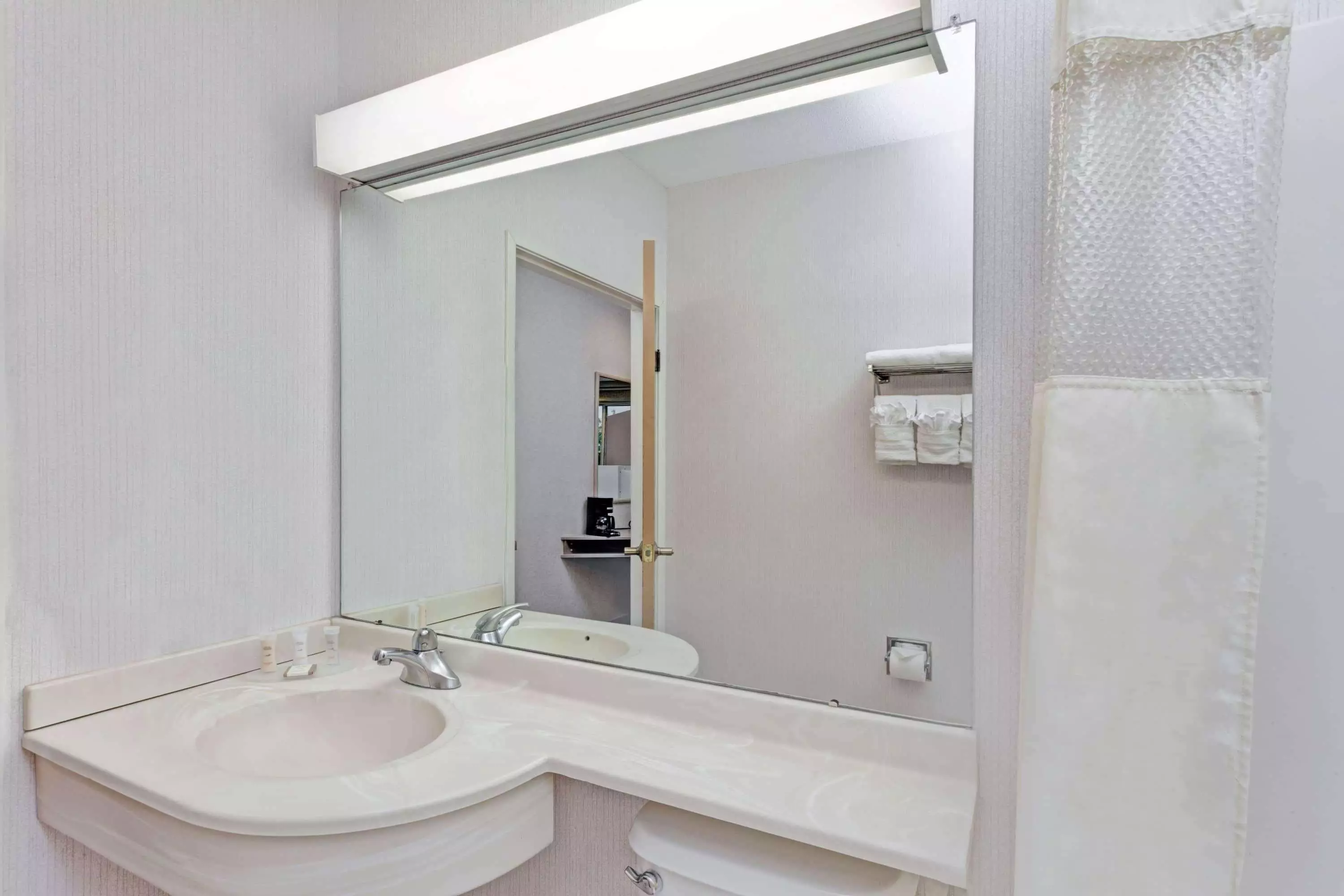 هتل Howard Johnson Inn & Suites Elk Grove Village O'Hare Elk Grove Village