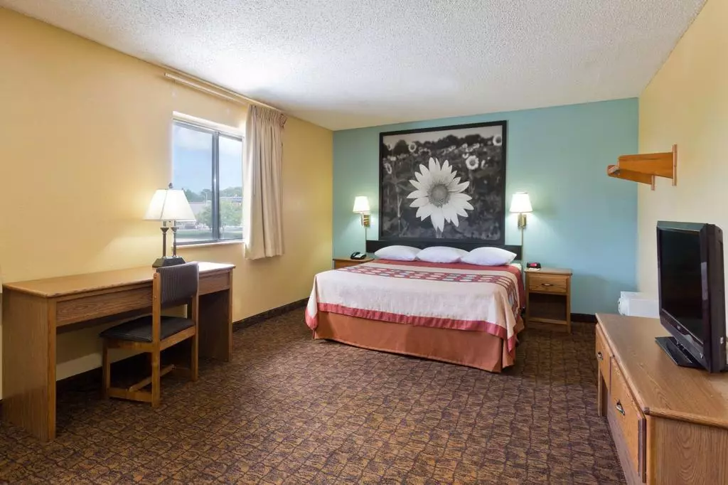 هتل Super 8 Lexington Park/California Area California