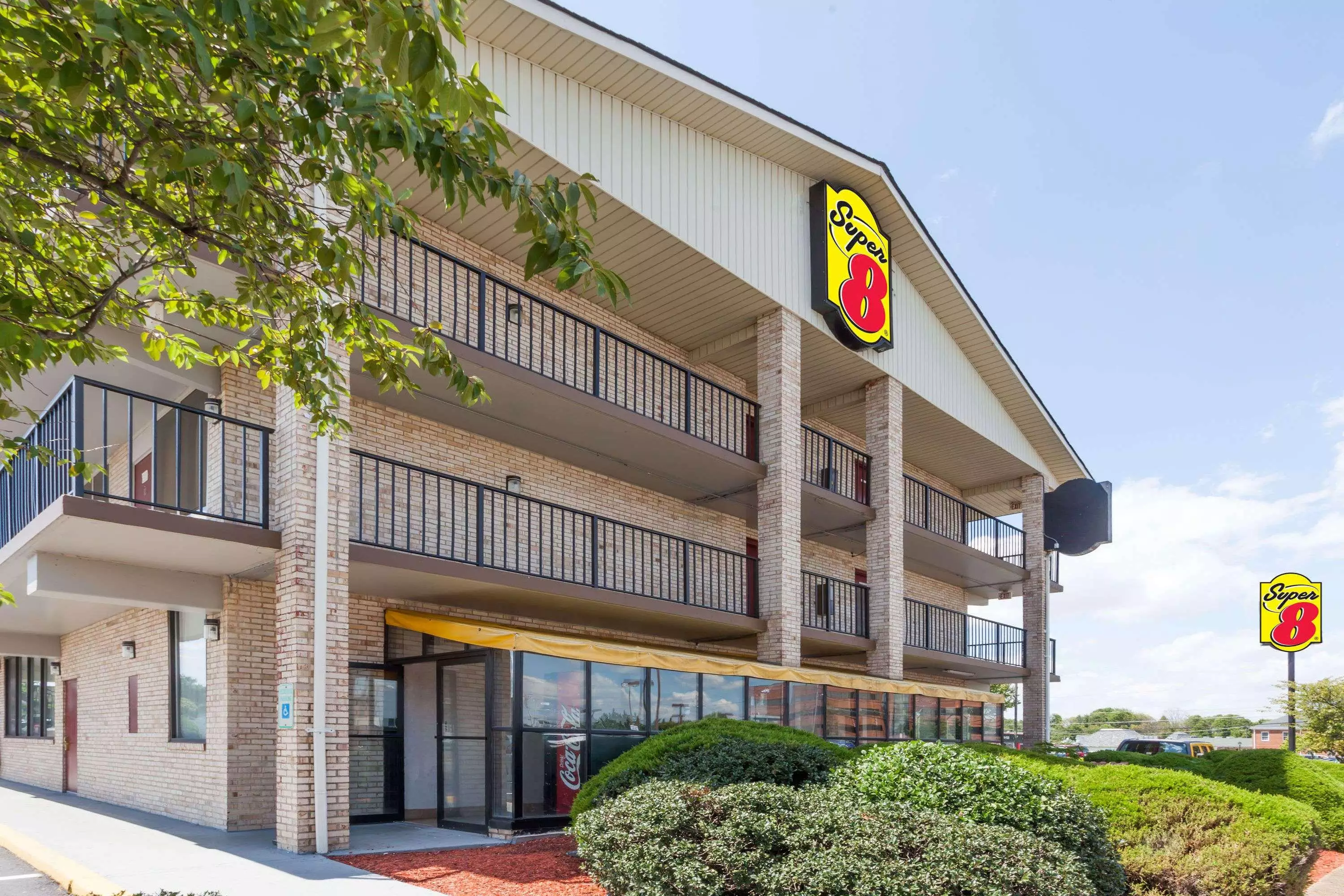Alibaba https://cdn.alibaba.ir/ostorage/hotel-accommodation-images/6a46d638ece37da9b7cb217e_Manassas-Super-8-Motel--Manasses-Rt-28-Wash-D-C-0.webp