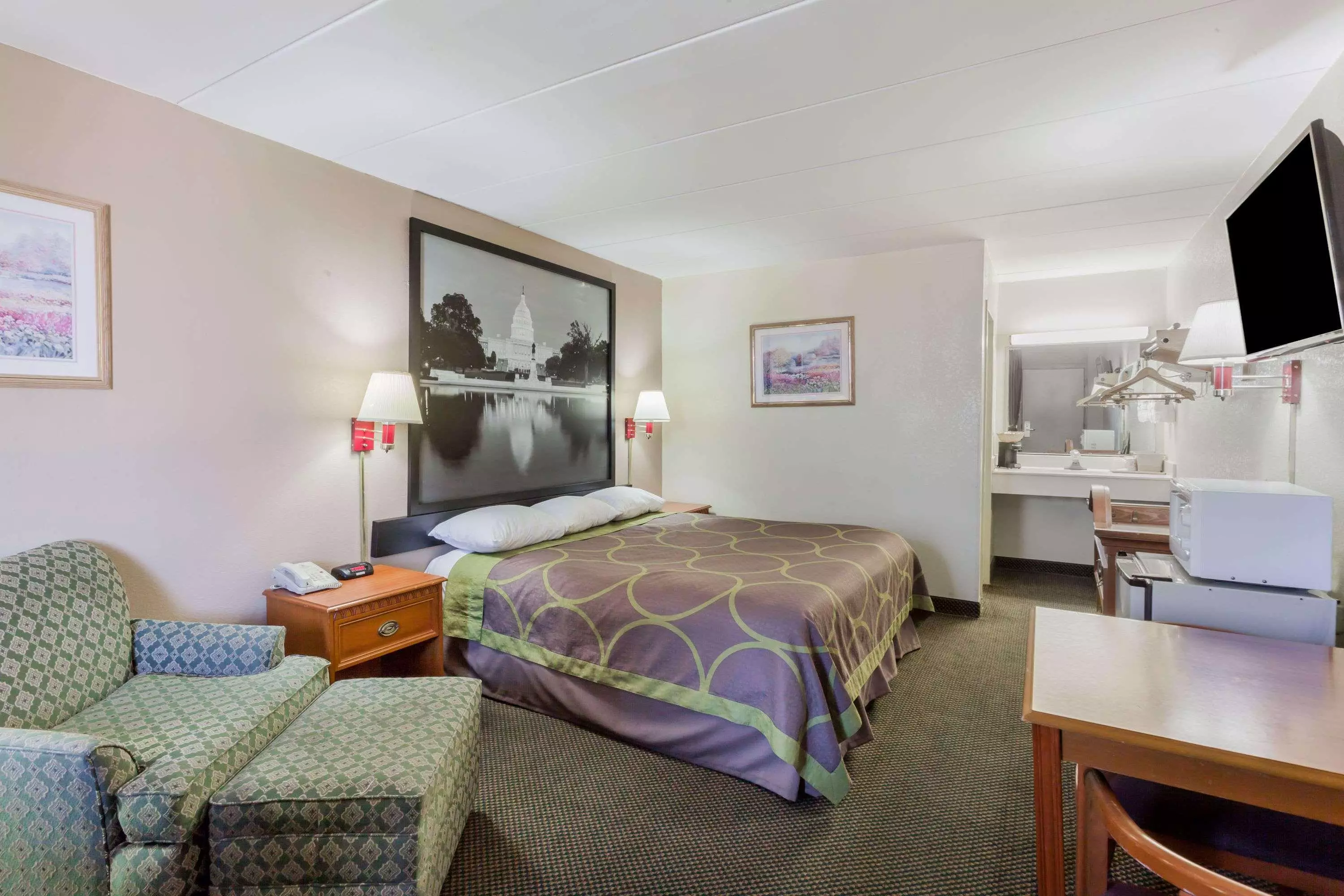 هتل Super 8 Motel - Manasses/Rt 28/Wash D.C. Manassas