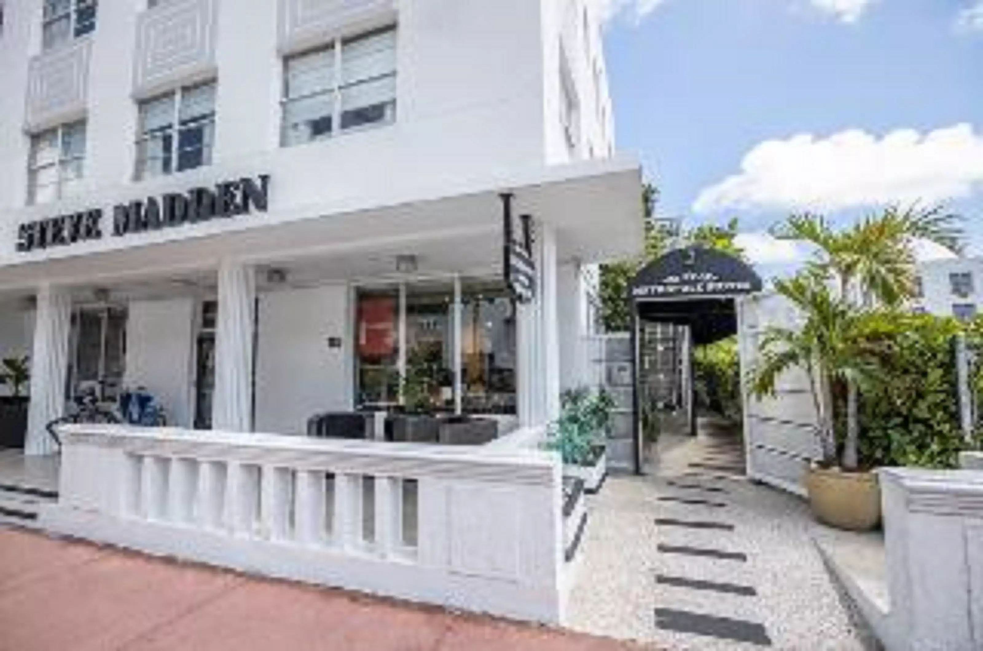 Alibaba https://cdn.alibaba.ir/ostorage/hotel-accommodation-images/6a473857ece37da9b7cb61f0_Miami-Beach-Metropole-South-Beach-0.webp