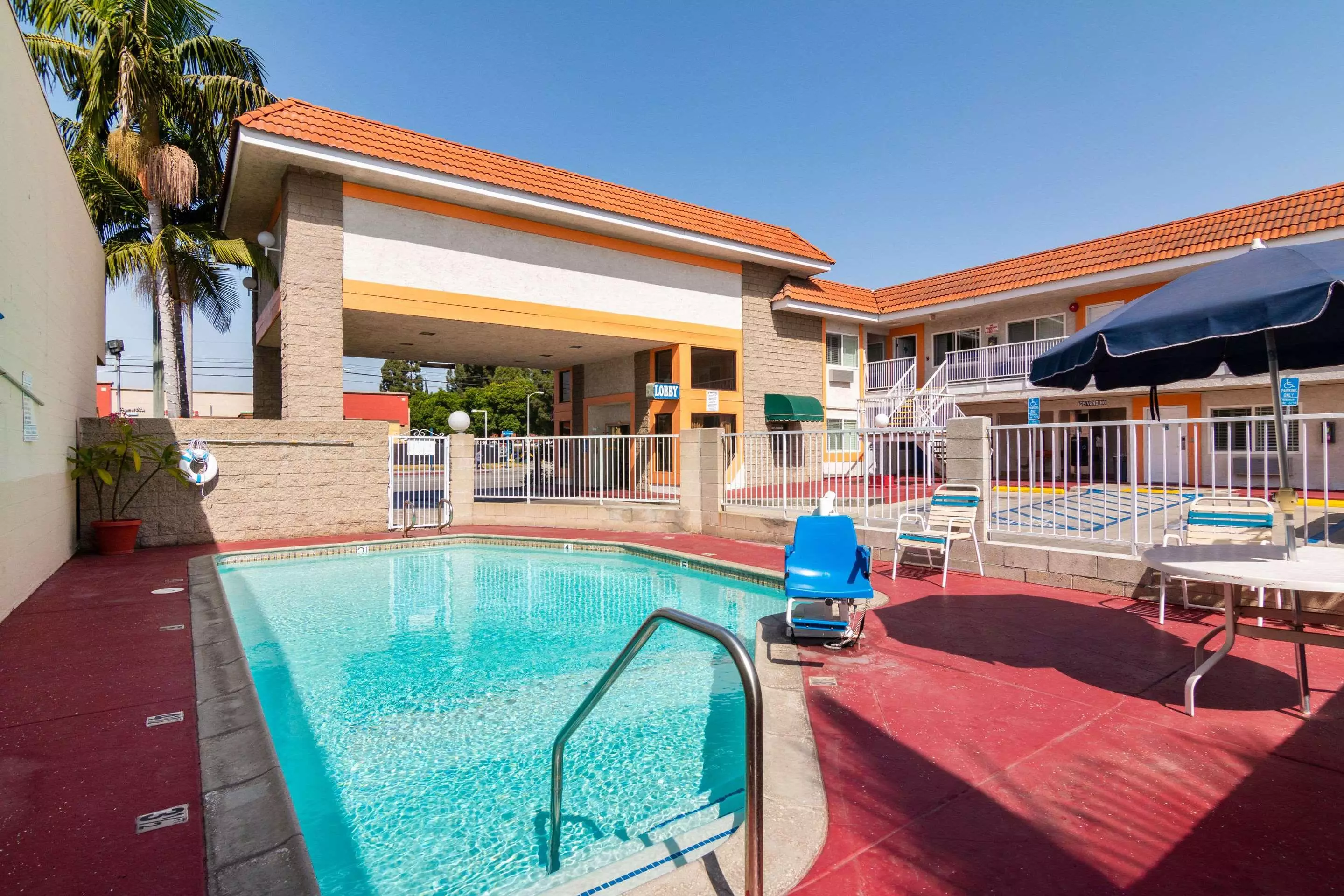 هتل Rodeway Inn Artesia Artesia