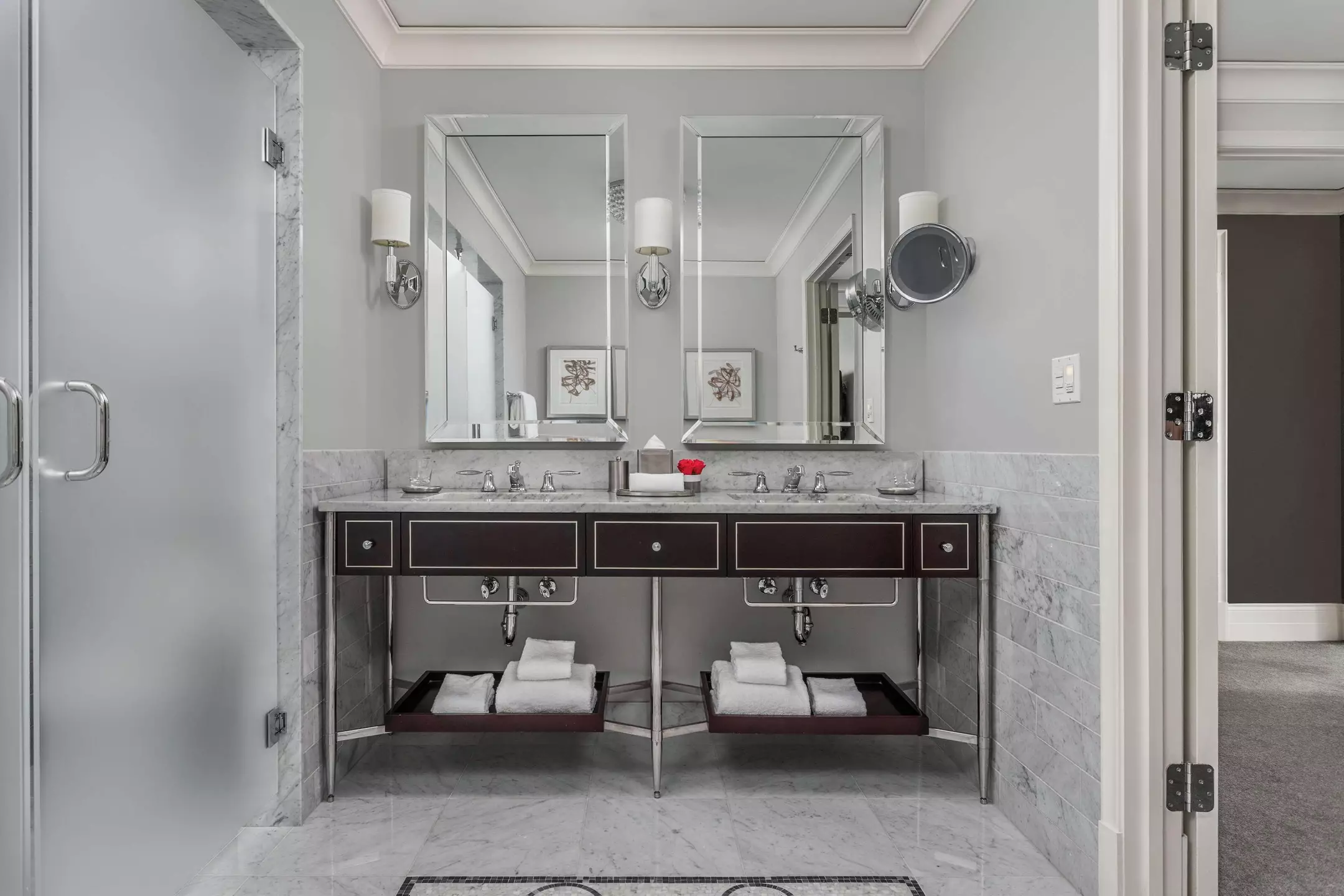 هتل Waldorf Astoria Chicago شیکاگو