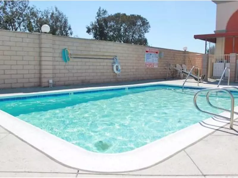هتل Crystal Inn & Suites Inglewood