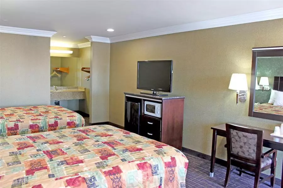 هتل Crystal Inn & Suites Inglewood