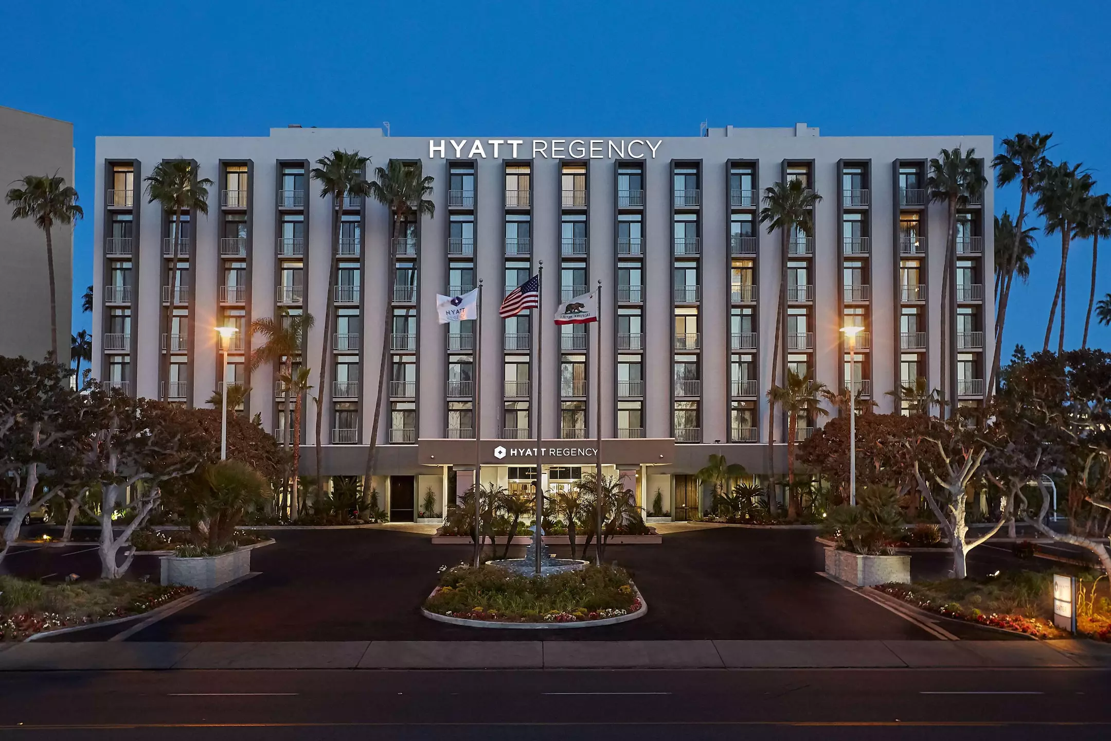 Alibaba https://cdn.alibaba.ir/ostorage/hotel-accommodation-images/6a4d678eece37da9b7cfb5ae_Newport-Beach-Carlton-Hotel-Newport-Beach-a-Hyatt-Affiliated-Hotel-0.webp