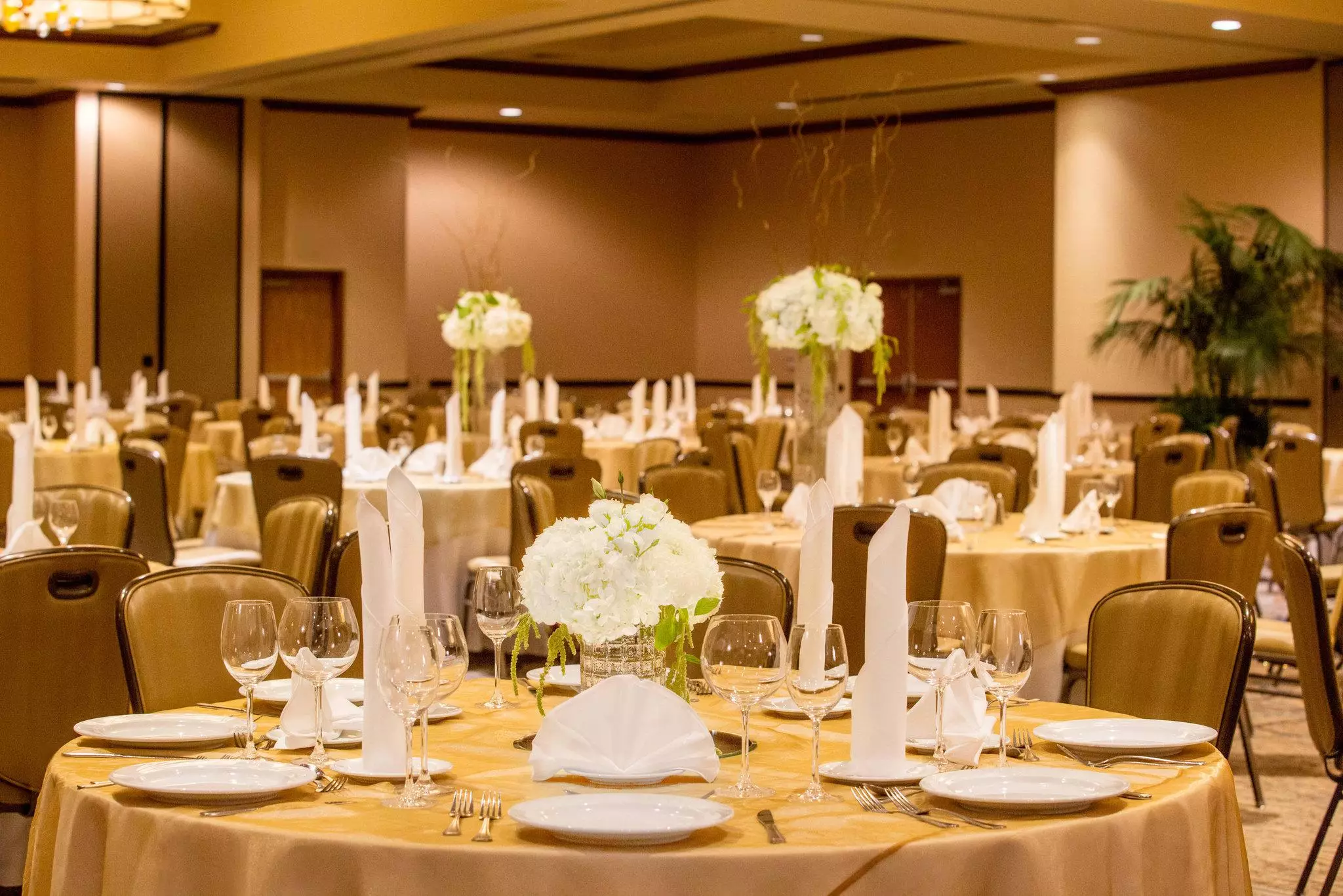Alibaba https://cdn.alibaba.ir/ostorage/hotel-accommodation-images/6a4df7f3ece37da9b7d01982_Garden-Grove-Delta-Hotels-by-Marriott-Anaheim-Garden-Grove-0.webp