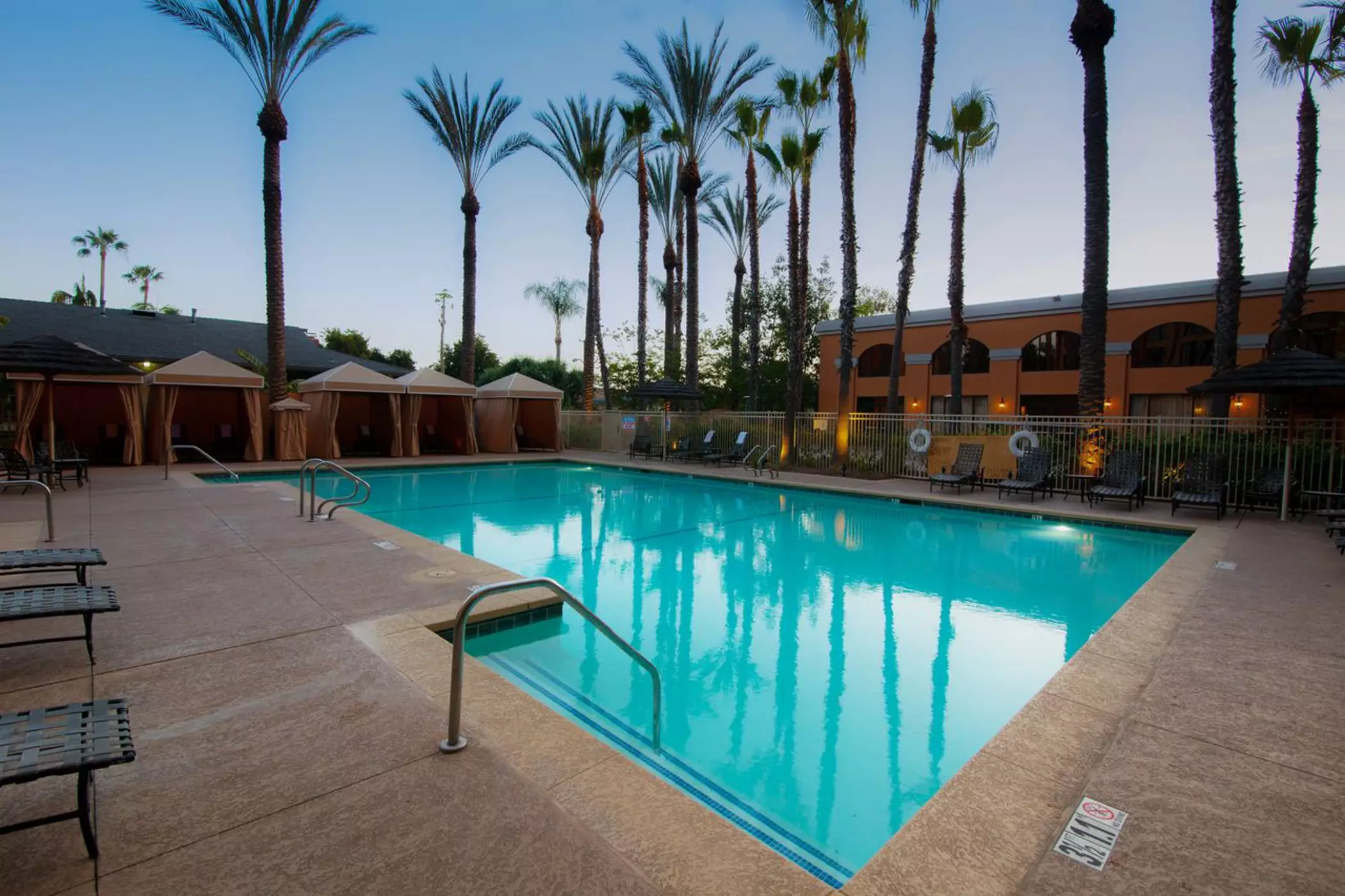 هتل Delta Hotels by Marriott Anaheim Garden Grove Garden Grove