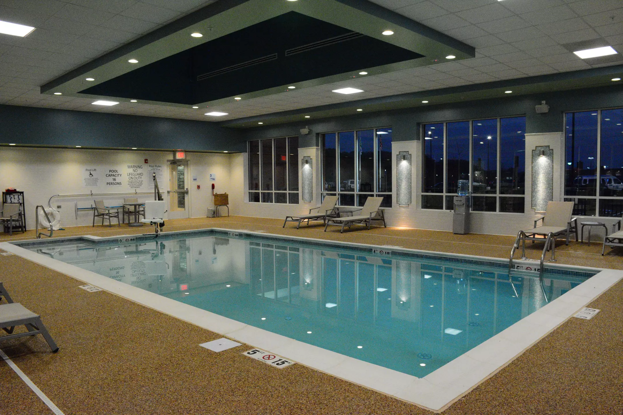هتل Holiday Inn Express & Suites Lexington Park-California California