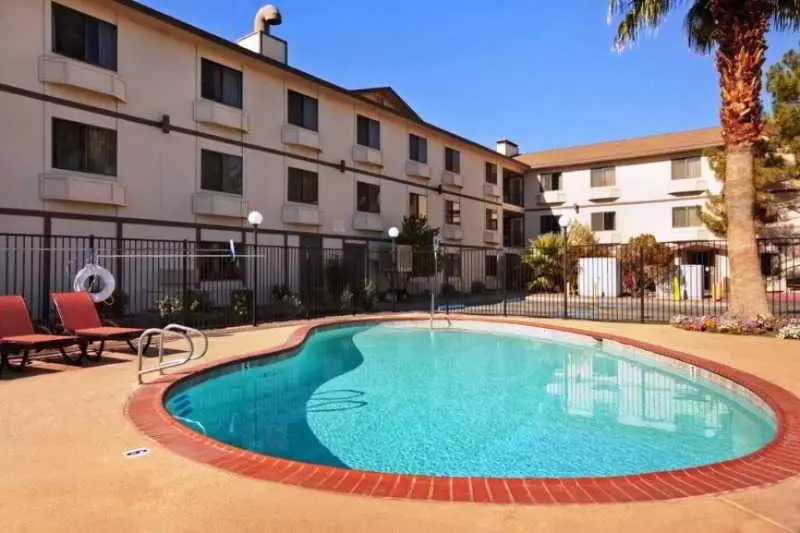 هتل Super 8 Las Vegas Strip Area at Ellis Island Casino لاس وگاس