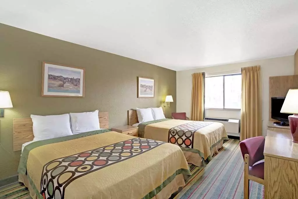 هتل Super 8 Las Vegas Strip Area at Ellis Island Casino لاس وگاس