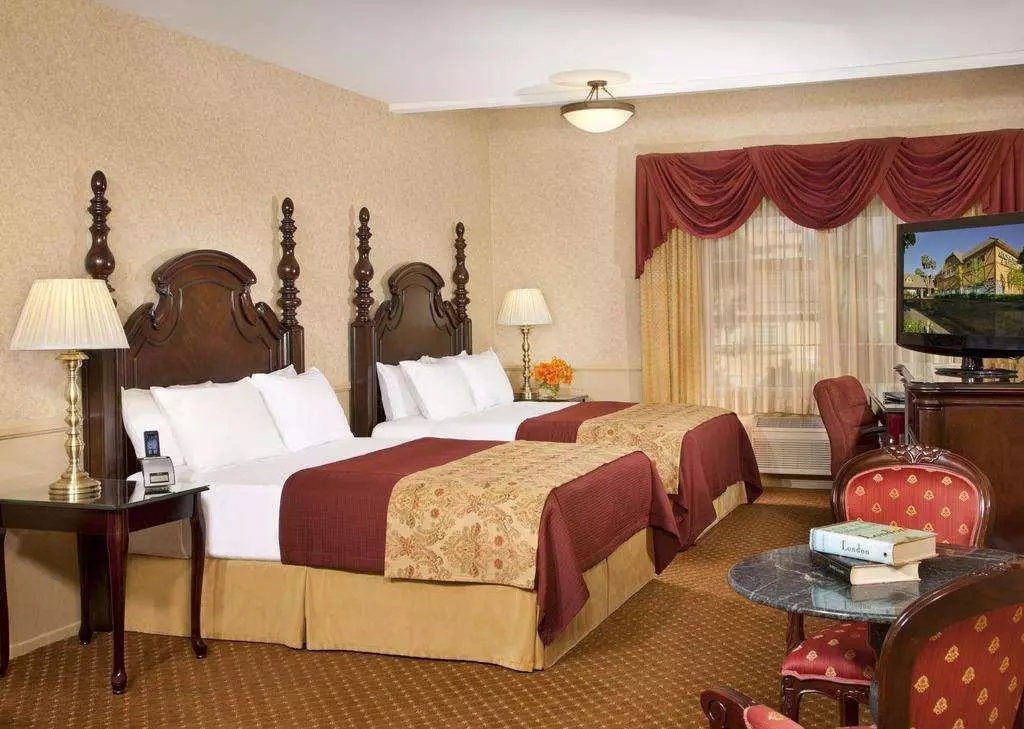 هتل Azure Hotel & Suites Ontario, A Trademark Collection Hotel Ontario