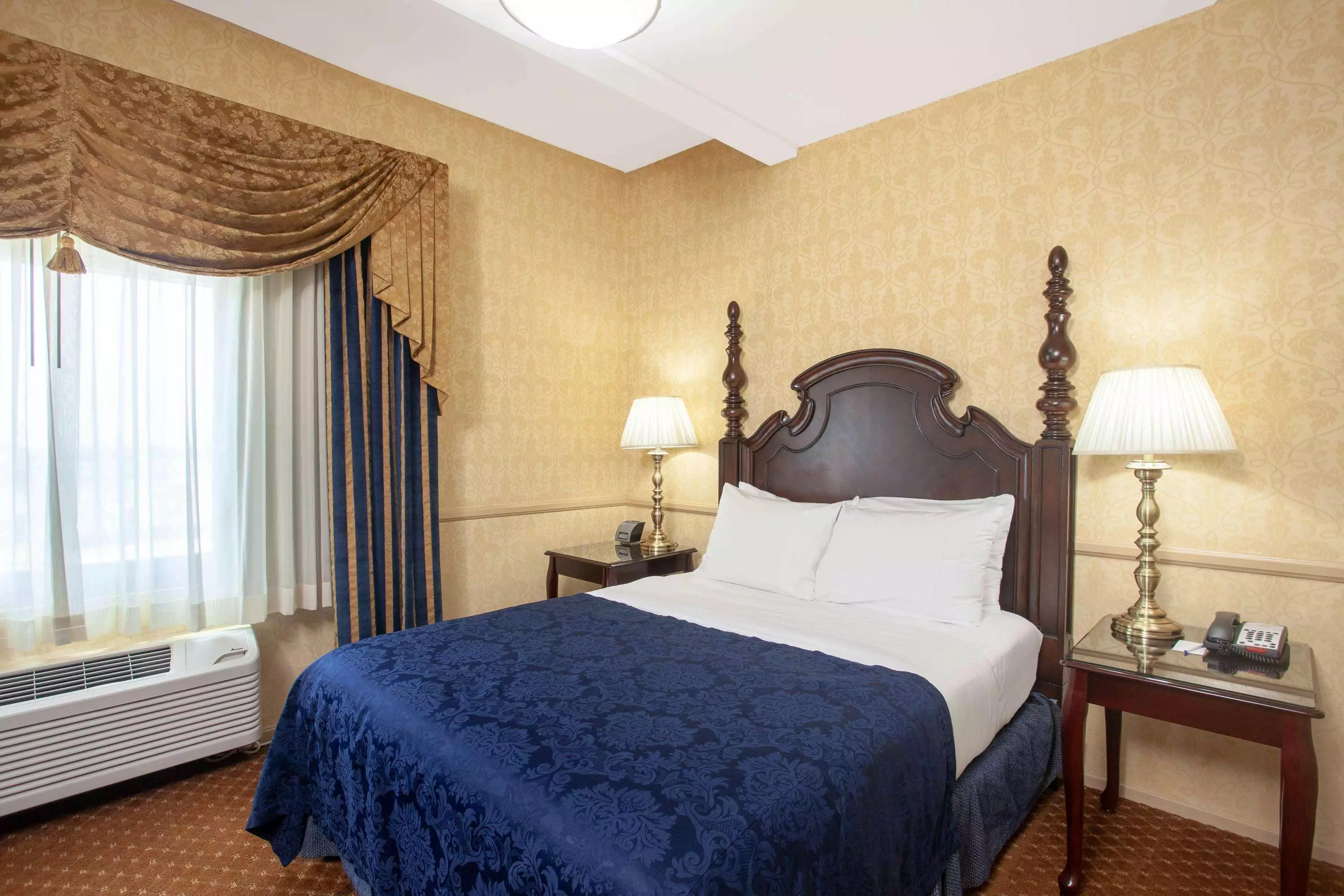 هتل Azure Hotel & Suites Ontario, A Trademark Collection Hotel Ontario