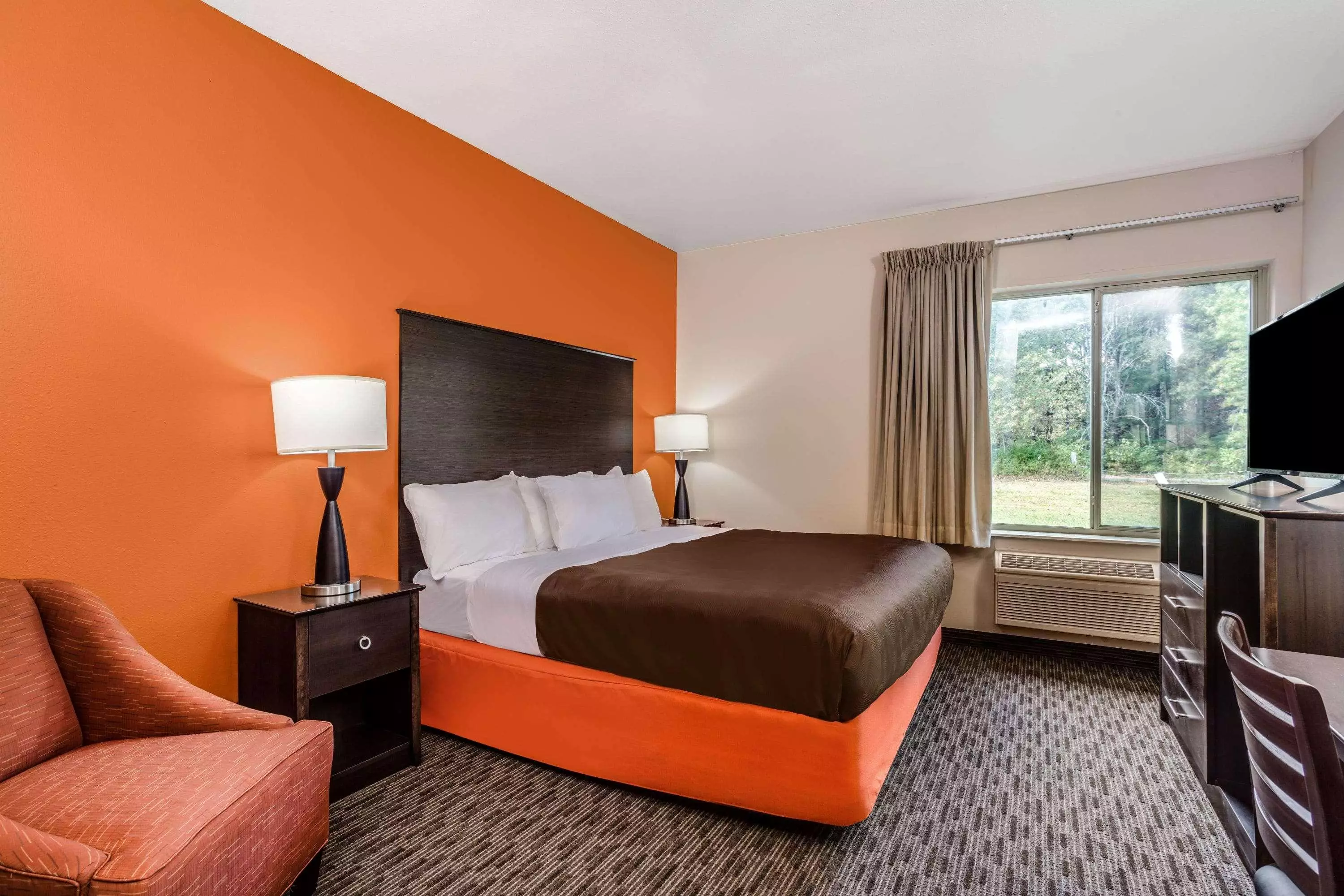 هتل AmericInn Hotel & Suites New Lisbon