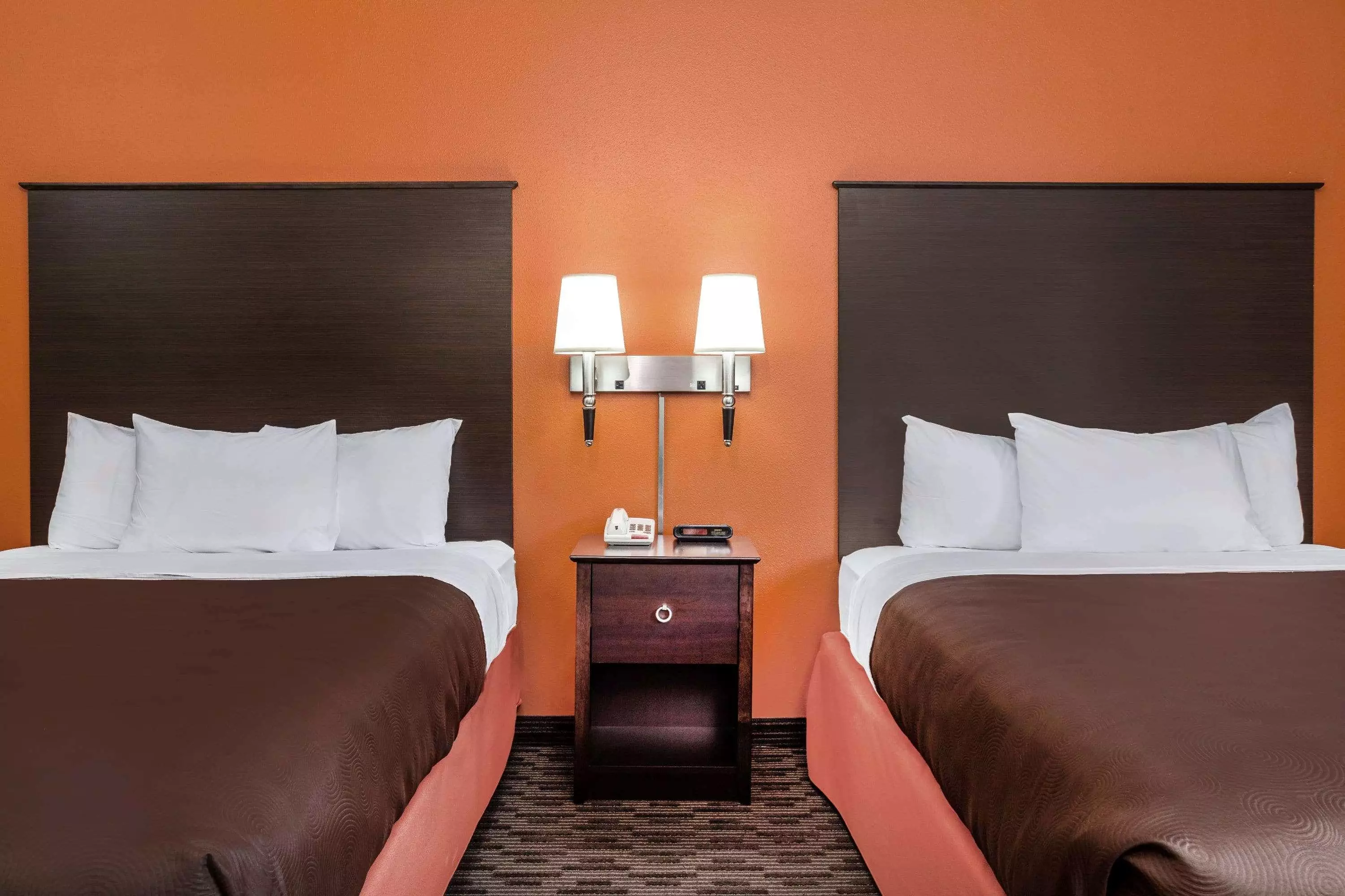 هتل AmericInn Hotel & Suites New Lisbon