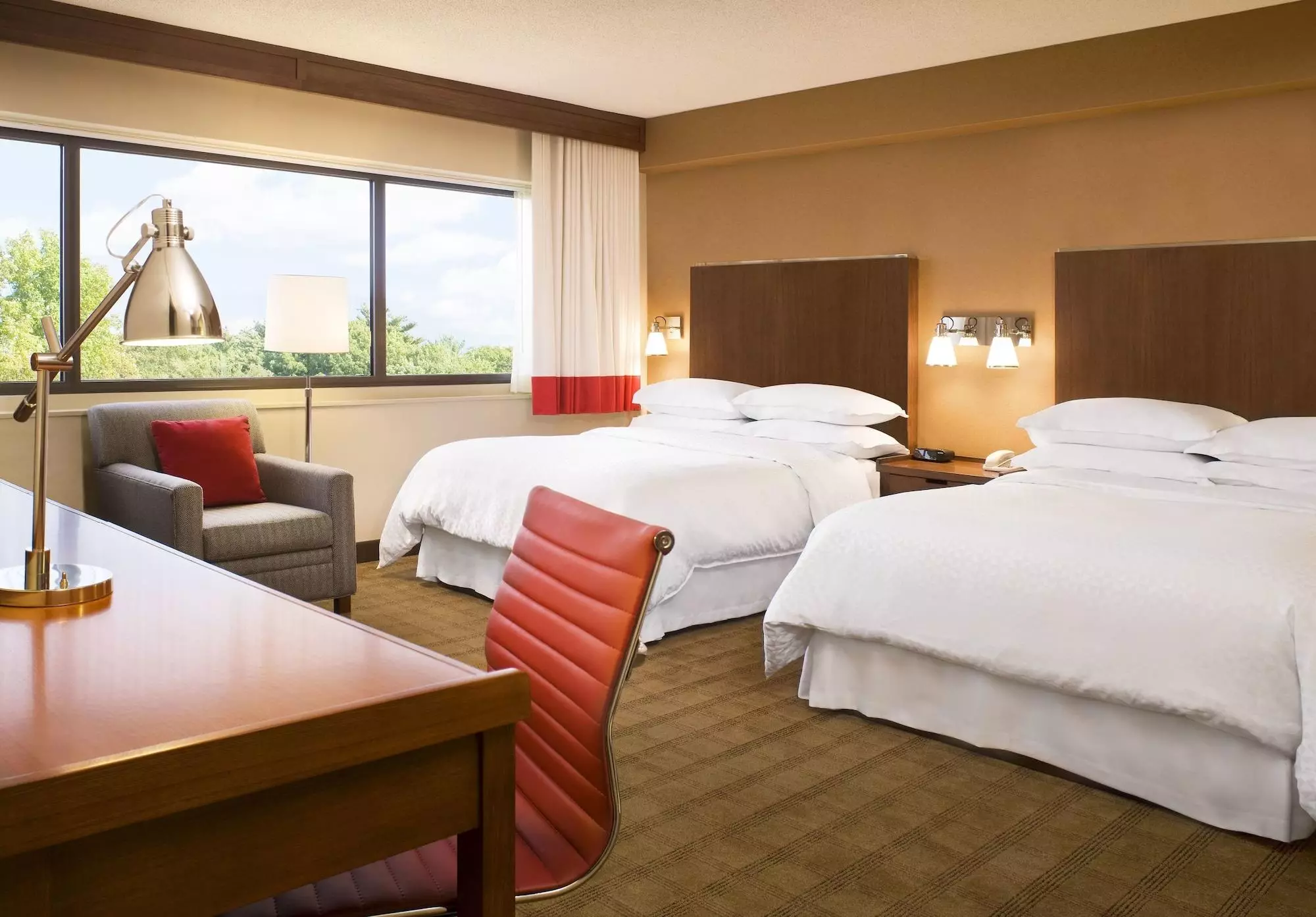 هتل Four Points by Sheraton Newburgh Stewart Airport نیوبرگ