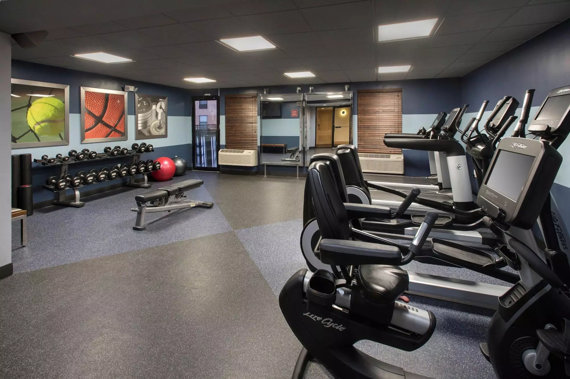 هتل Four Points by Sheraton Newburgh Stewart Airport نیوبرگ