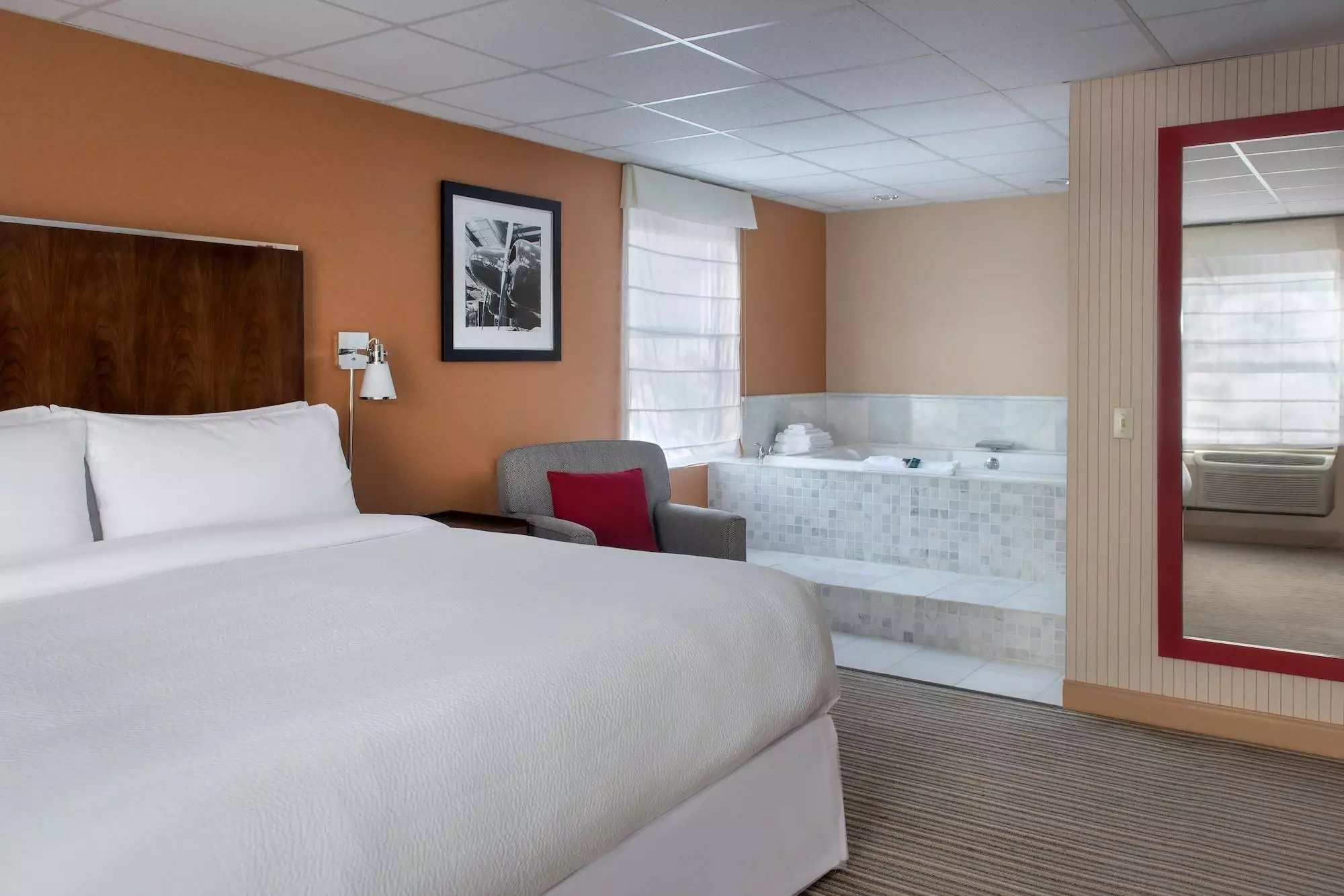 هتل Four Points by Sheraton Newburgh Stewart Airport نیوبرگ