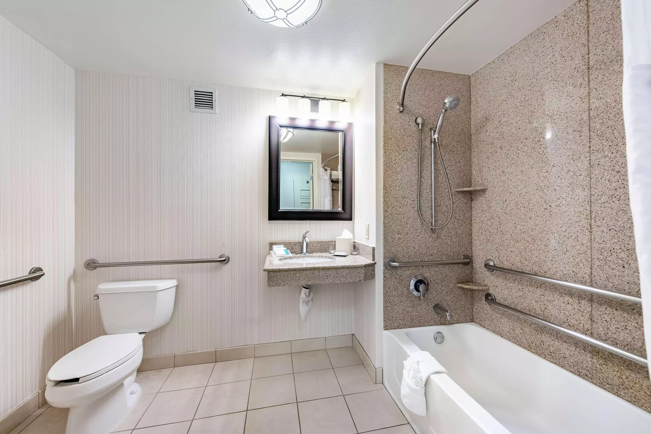 هتل Hilton Garden Inn Oxnard/Camarillo Oxnard