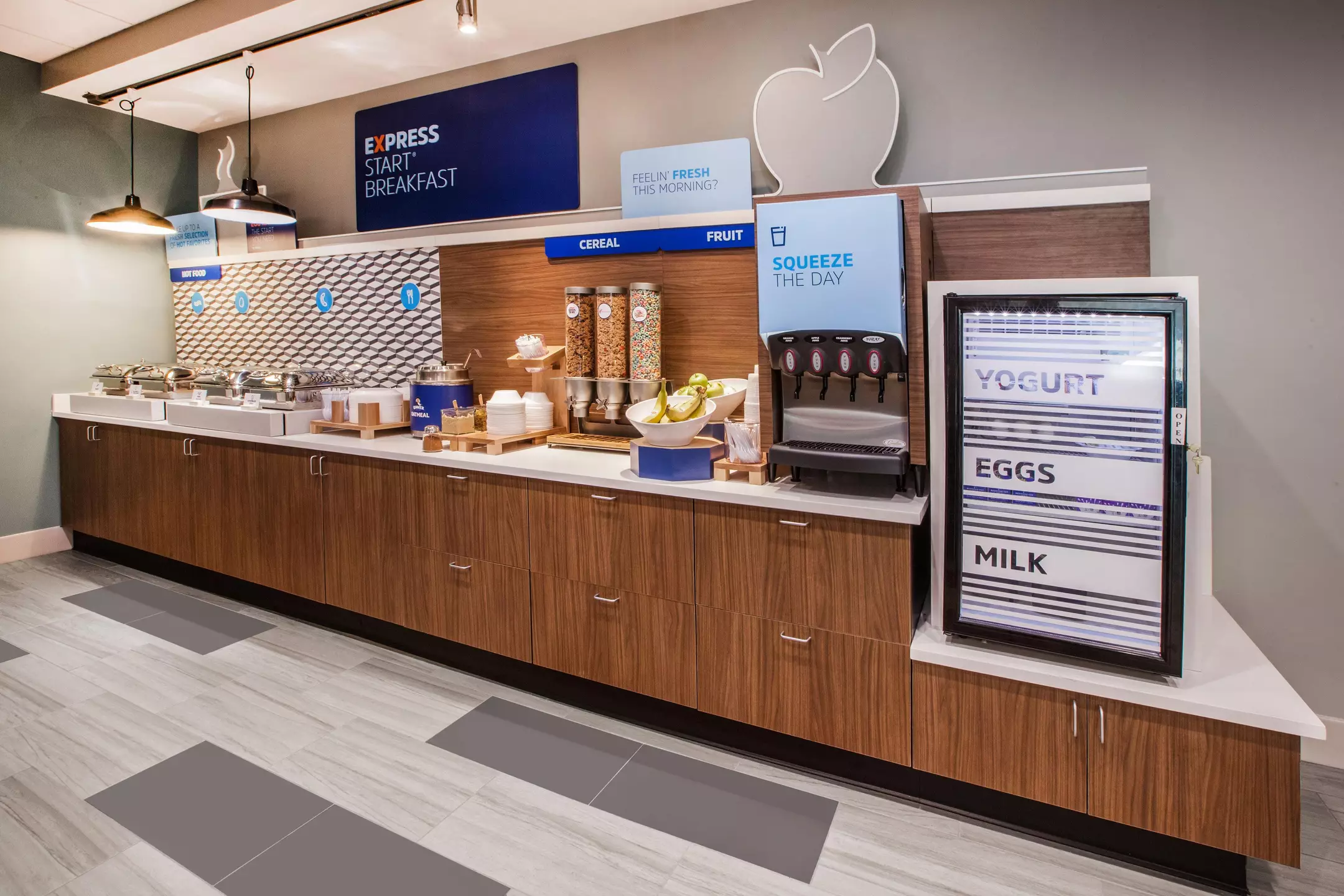 هتل Holiday Inn Express Hotel & Suites Milwaukee - New Berlin نیو برلین