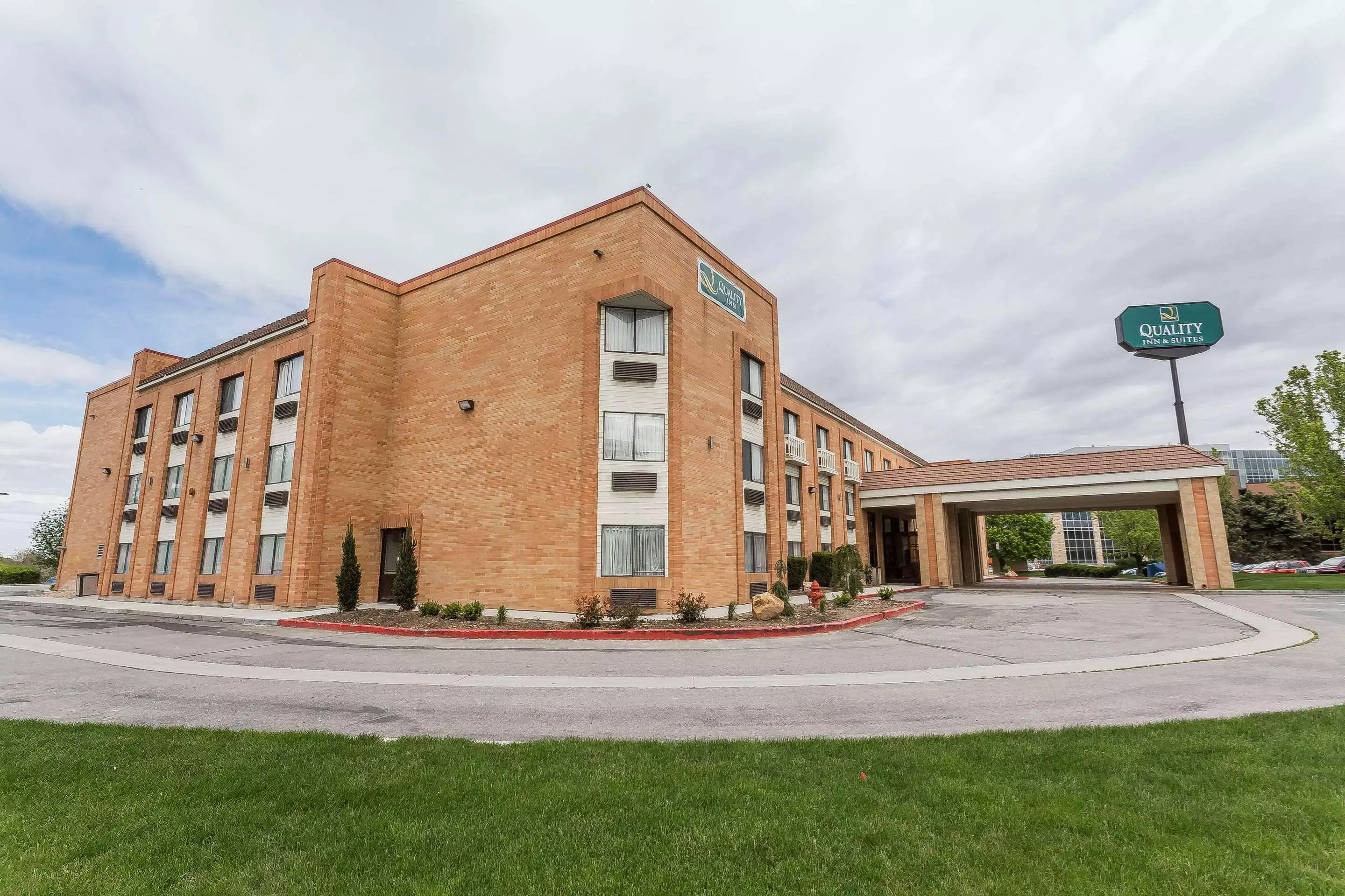 Alibaba https://cdn.alibaba.ir/ostorage/hotel-accommodation-images/6a5ecc68ece37da9b7dbe8ea_Salt-Lake-City-Quality-Inn--Suites-Murray--Salt-Lake-City-South-0.webp