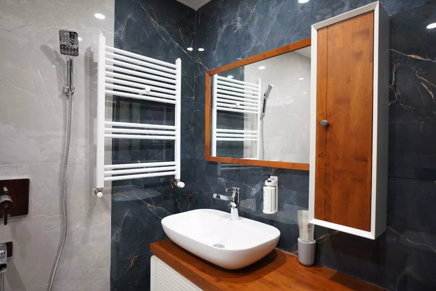 https://cdn.alibaba.ir/ostorage/hotel-accommodation-images/6a97e818ece37da9b7dd2a19_6d8f7ed5-f07c-4e59-ab1a-01c5ee76d9cb.webp