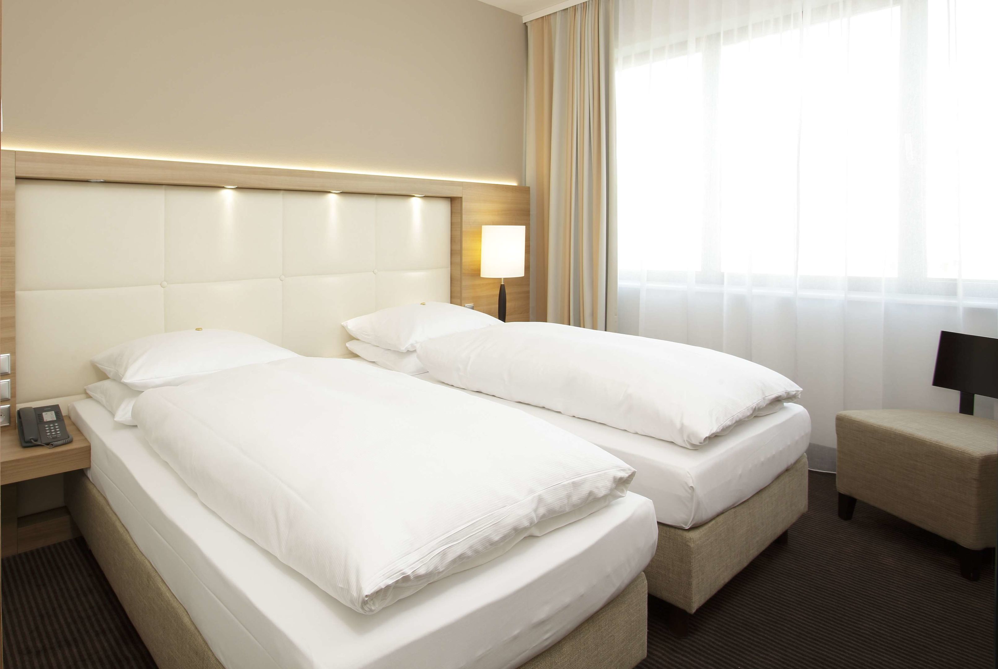 هتل H4 Hotel Berlin Alexanderplatz برلین