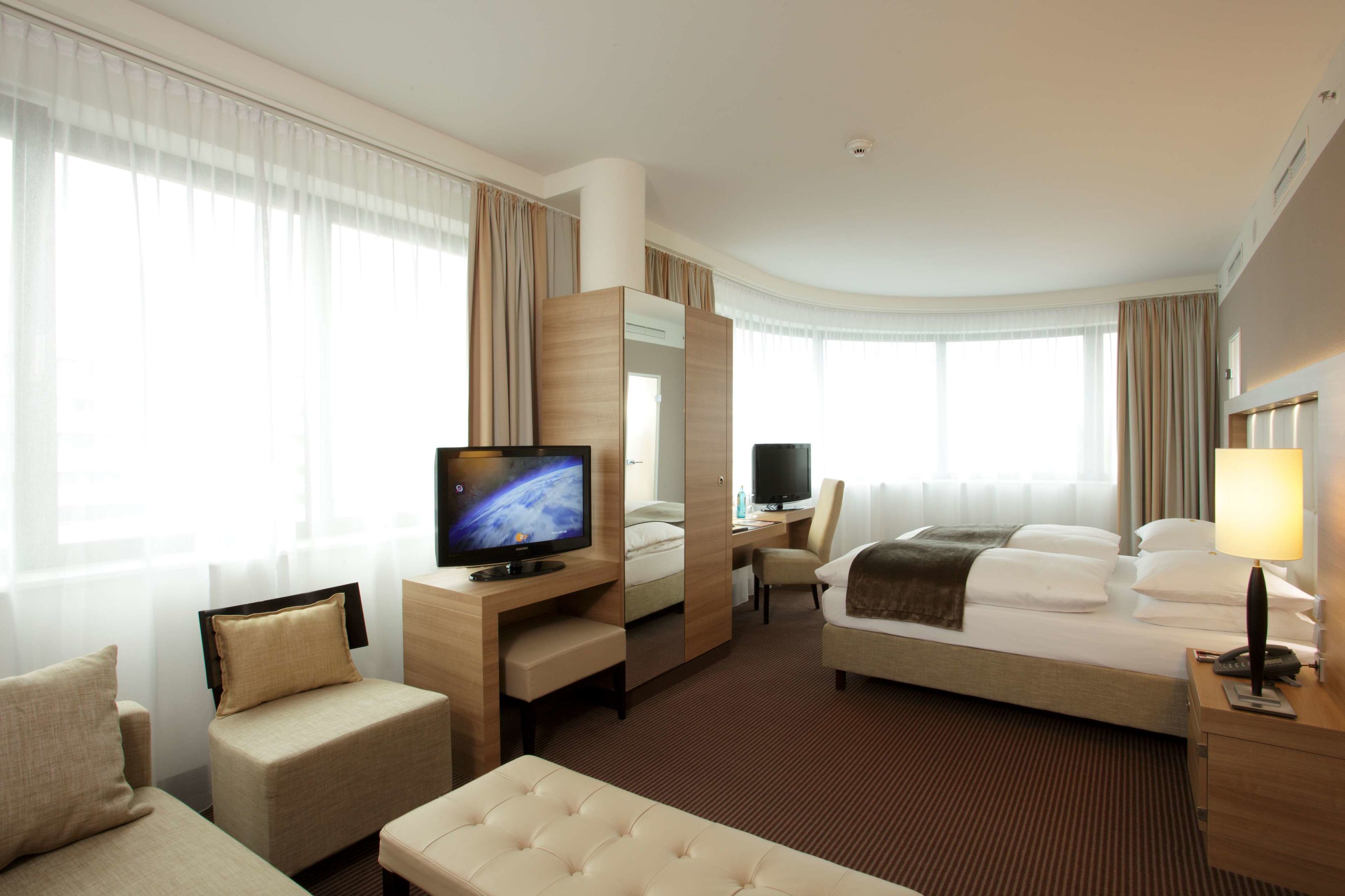 هتل H4 Hotel Berlin Alexanderplatz برلین