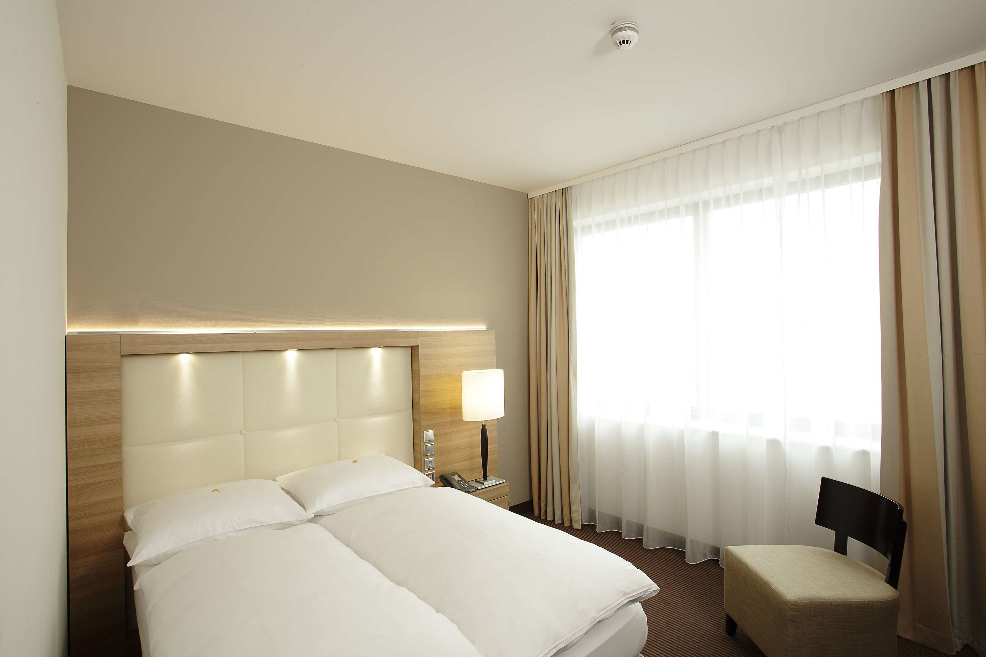 هتل H4 Hotel Berlin Alexanderplatz برلین