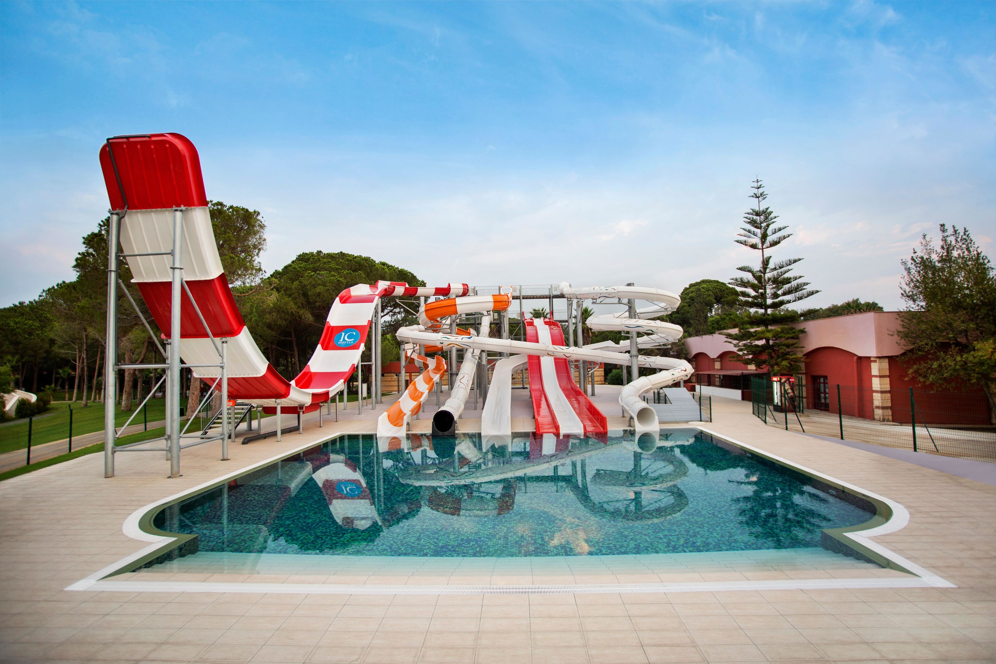 هتل IC Hotels Santai Family Resort بلک