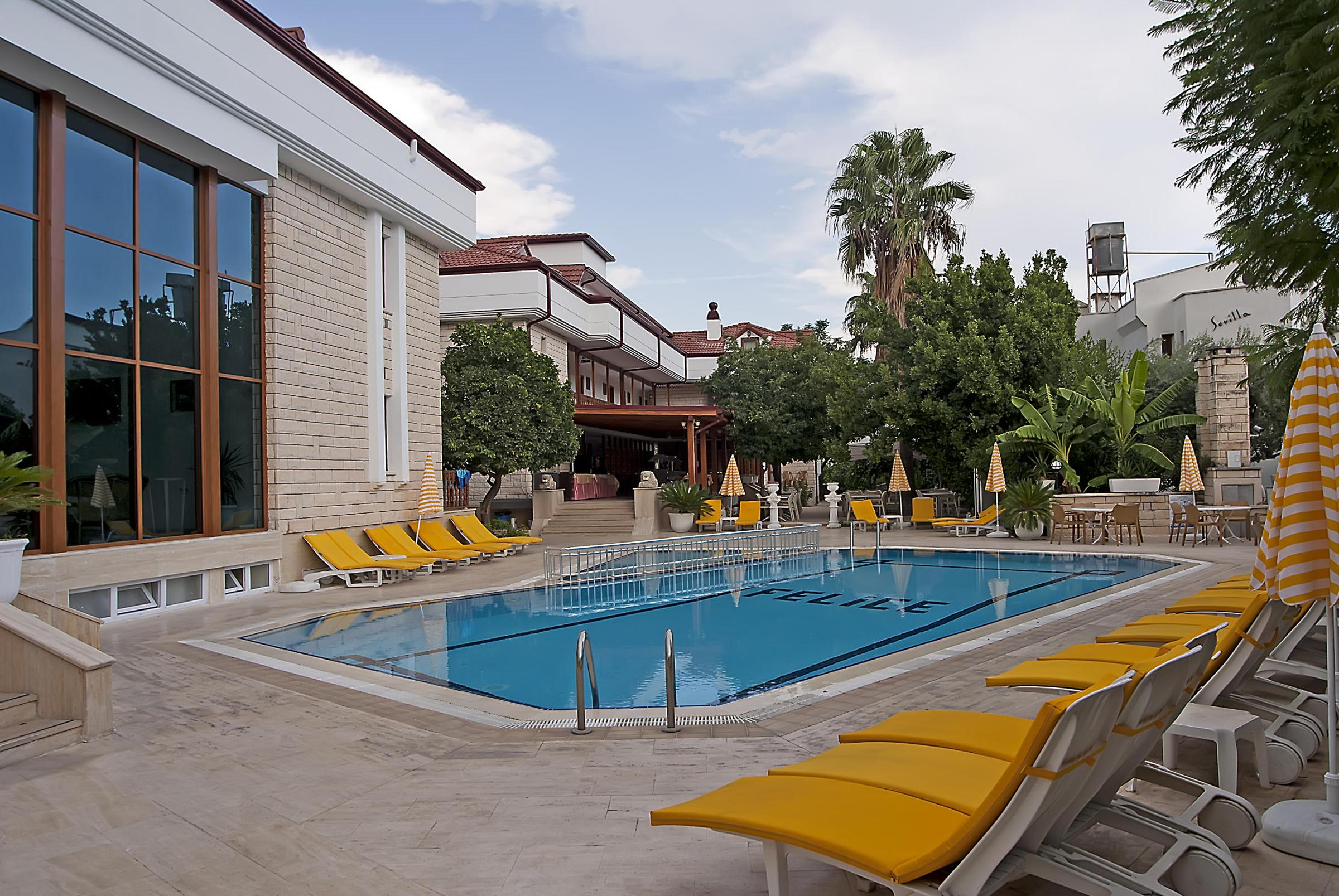 هتل Felice Hotel کمر