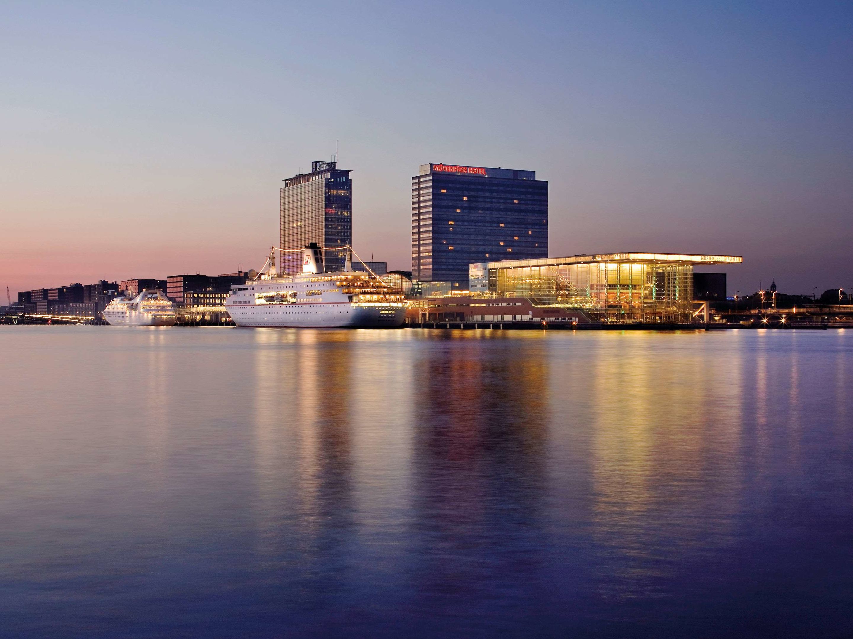 هتل Mövenpick Hotel Amsterdam City Centre آمستردام