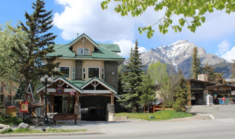 هتل Samesun Backpackers Banff Banff