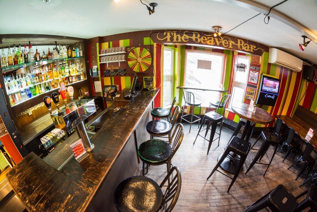 هتل Samesun Backpackers Banff Banff