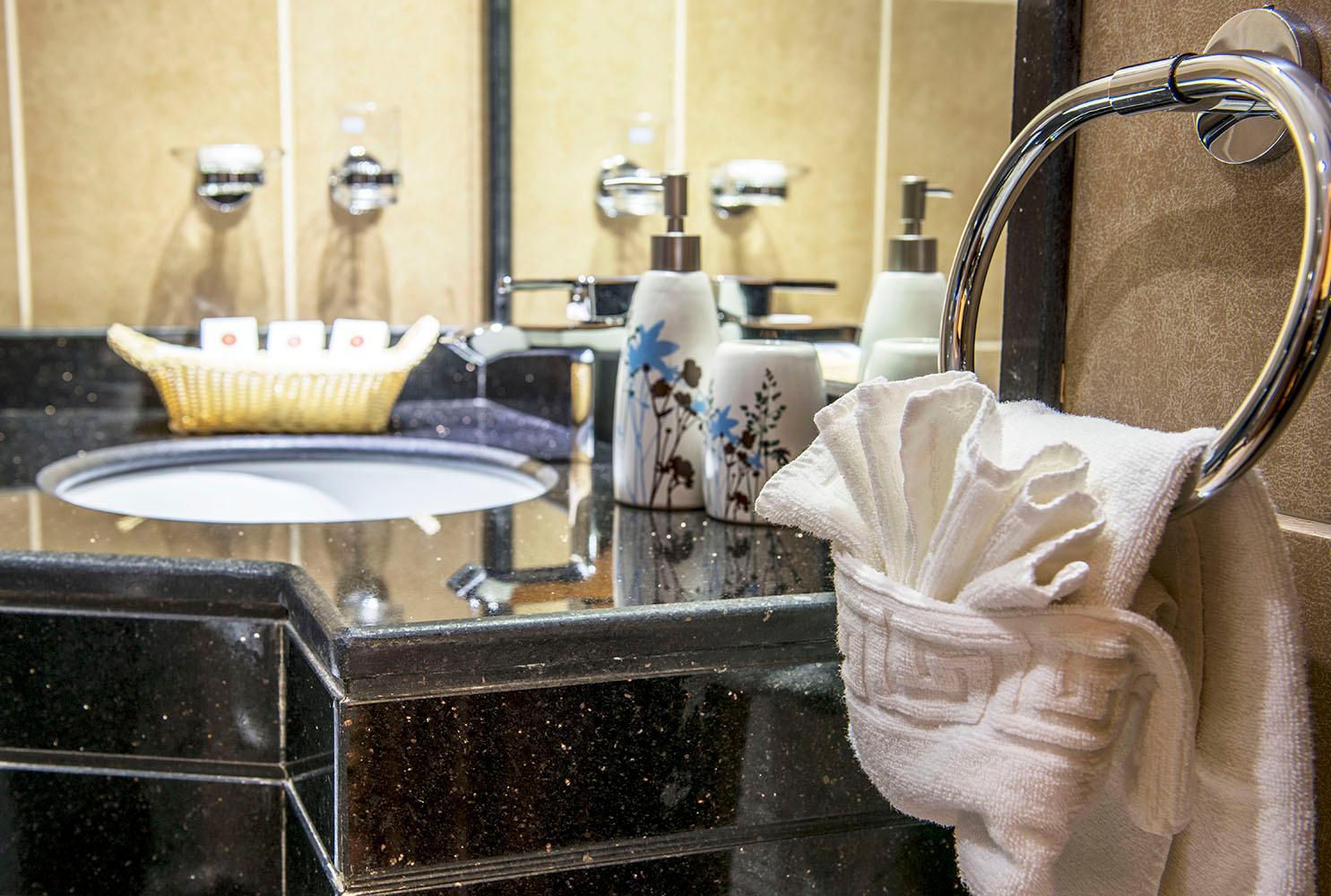 Alibaba https://cdn.alibaba.ir/ostorage/hotel/images/117C0E2A/2533879B820395DD938C368D48222575.jpg