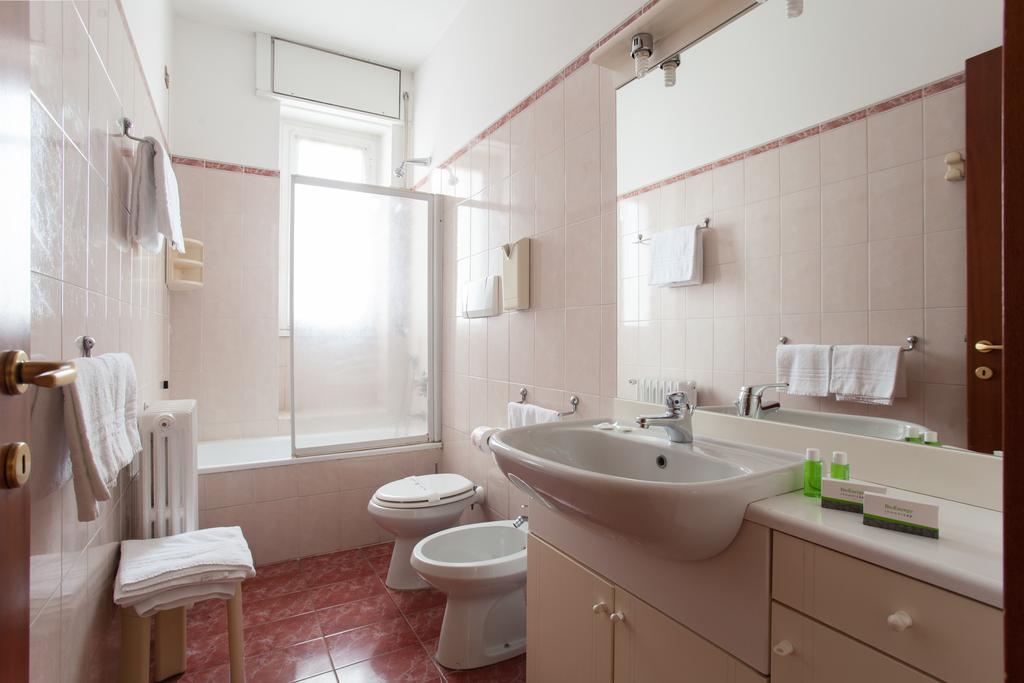 هتل iH Aparthotel Milano Argonne Park میلان