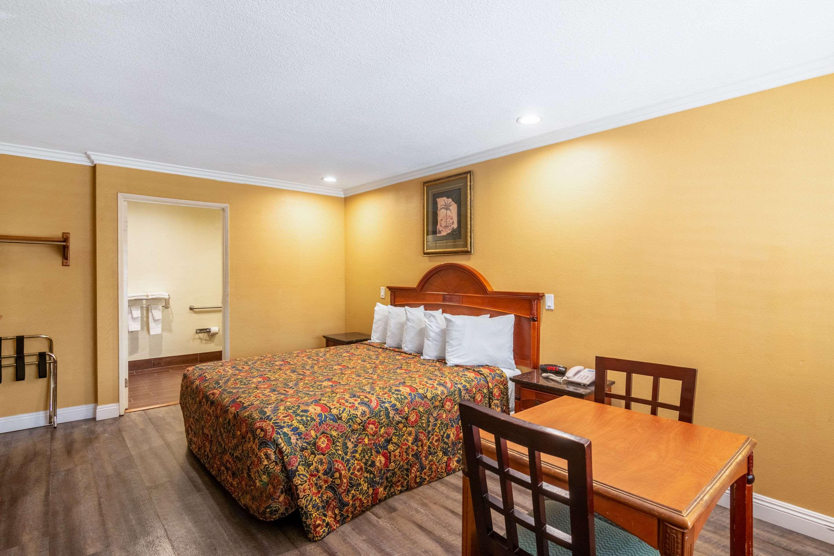 هتل Rodeway Inn Artesia Artesia