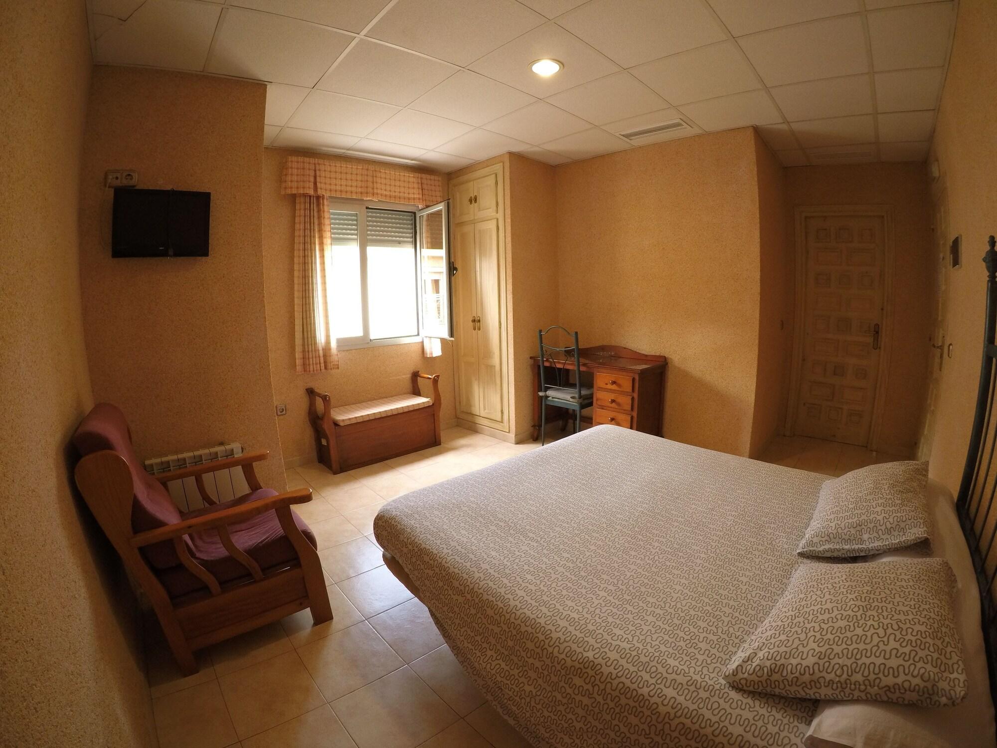هتل Hostal La Casa de Enfrente مالاگا