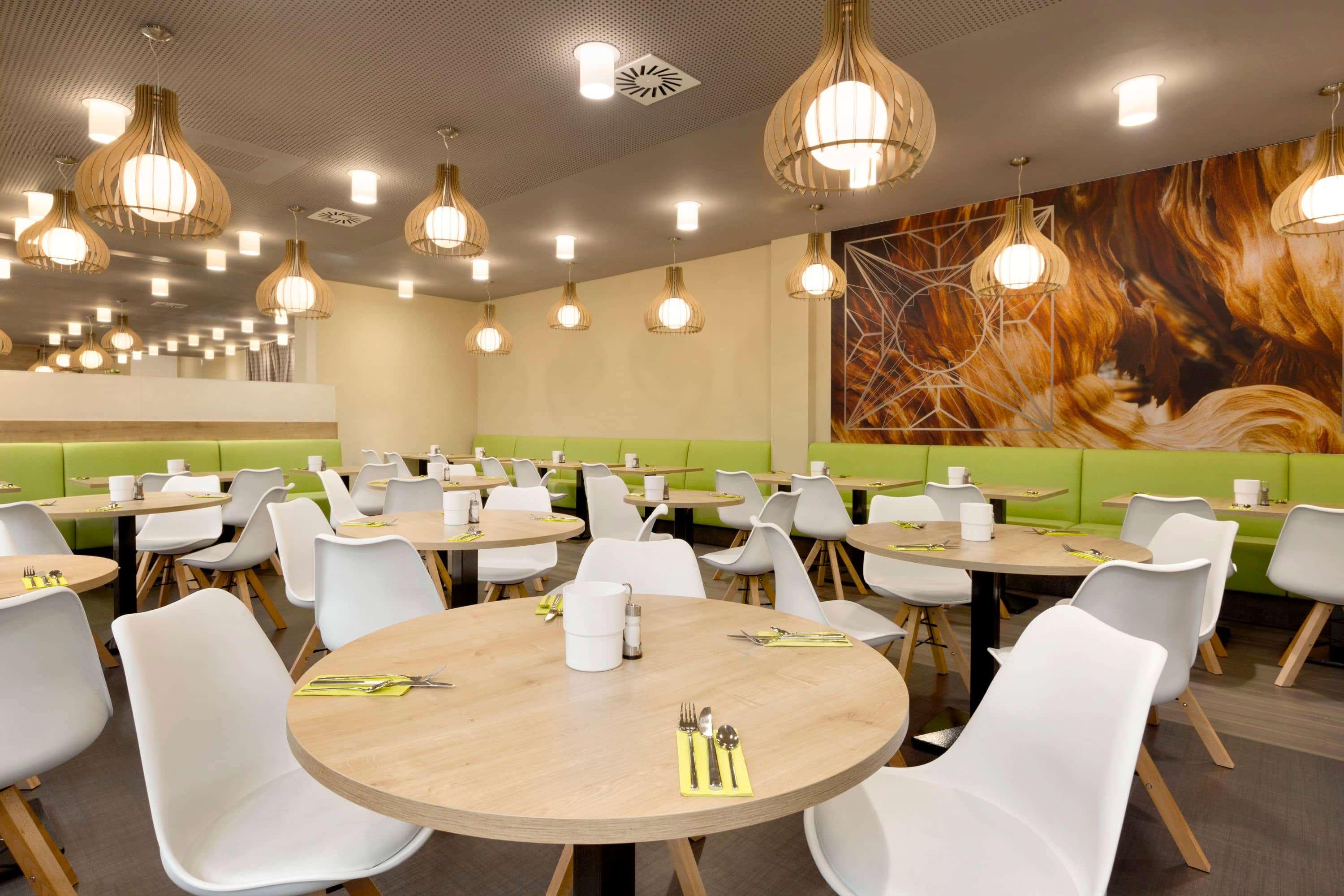 هتل Super 8 by Wyndham Freiburg Freiburg