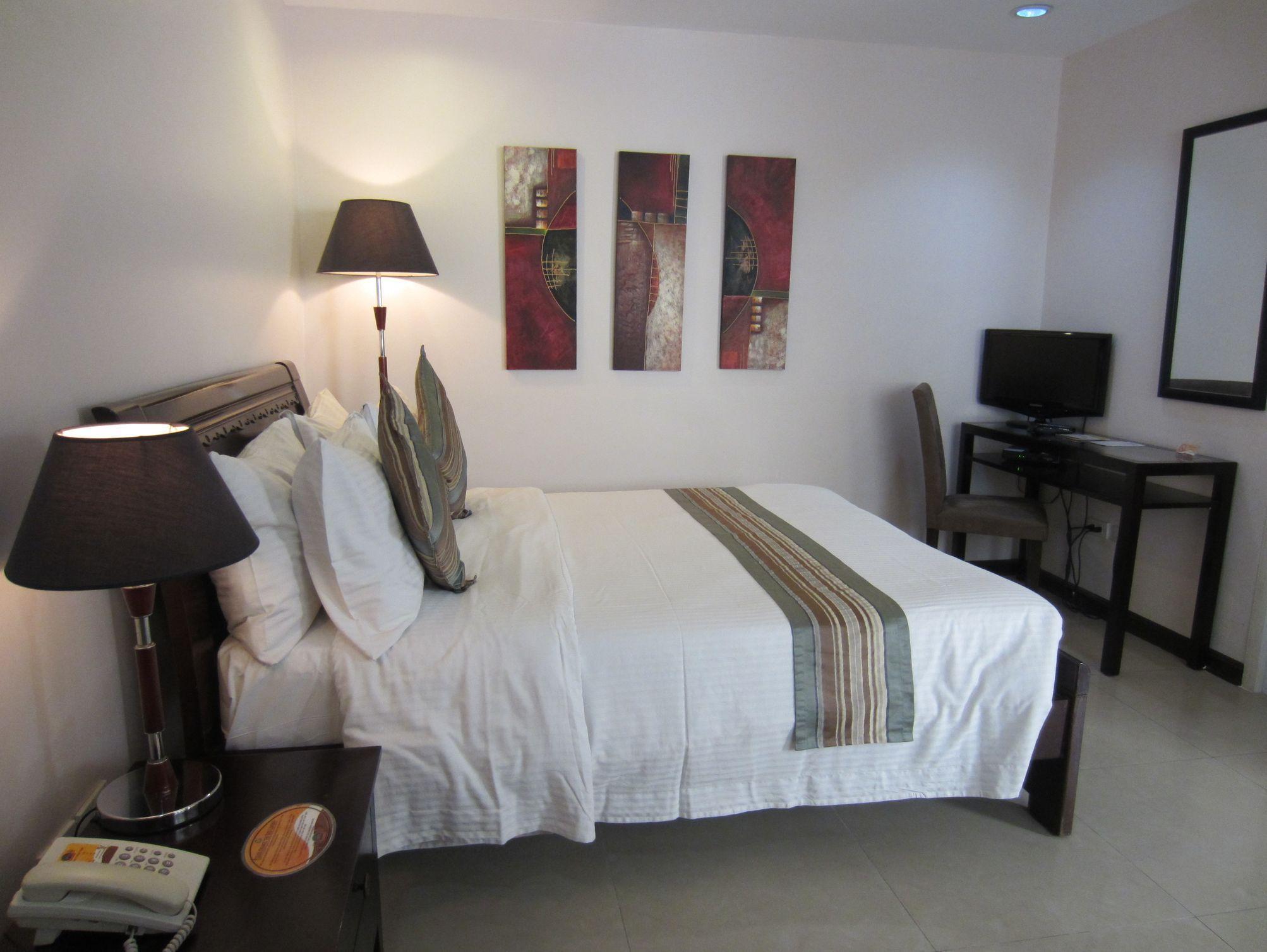 هتل The Suites at Calle Nueva باکولود