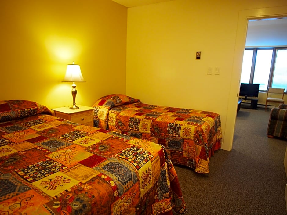 هتل West Coast Motel On The Harbour Tofino