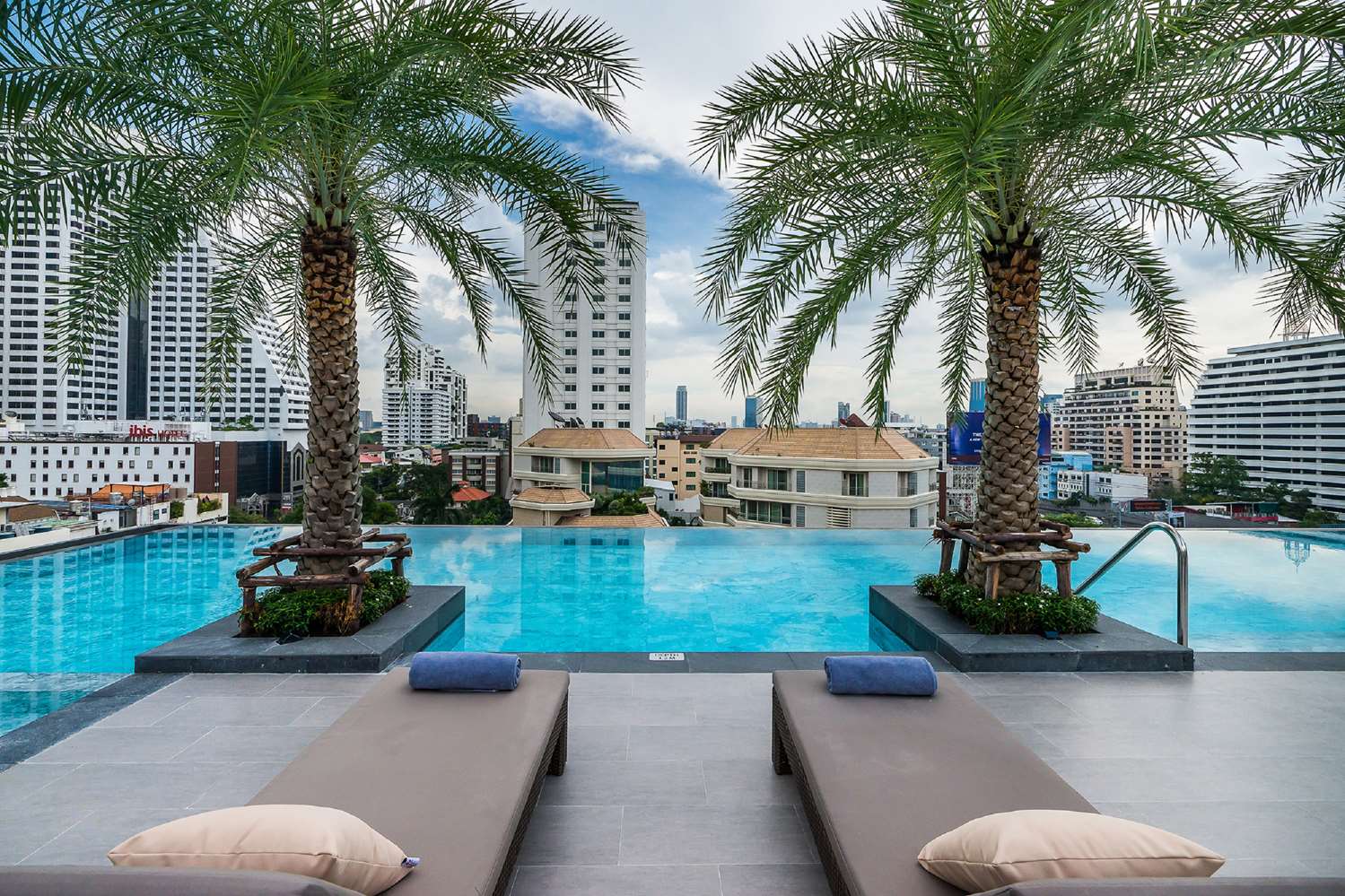 هتل SureStay Plus Hotel by Best Western Sukhumvit 2 بانگکوک