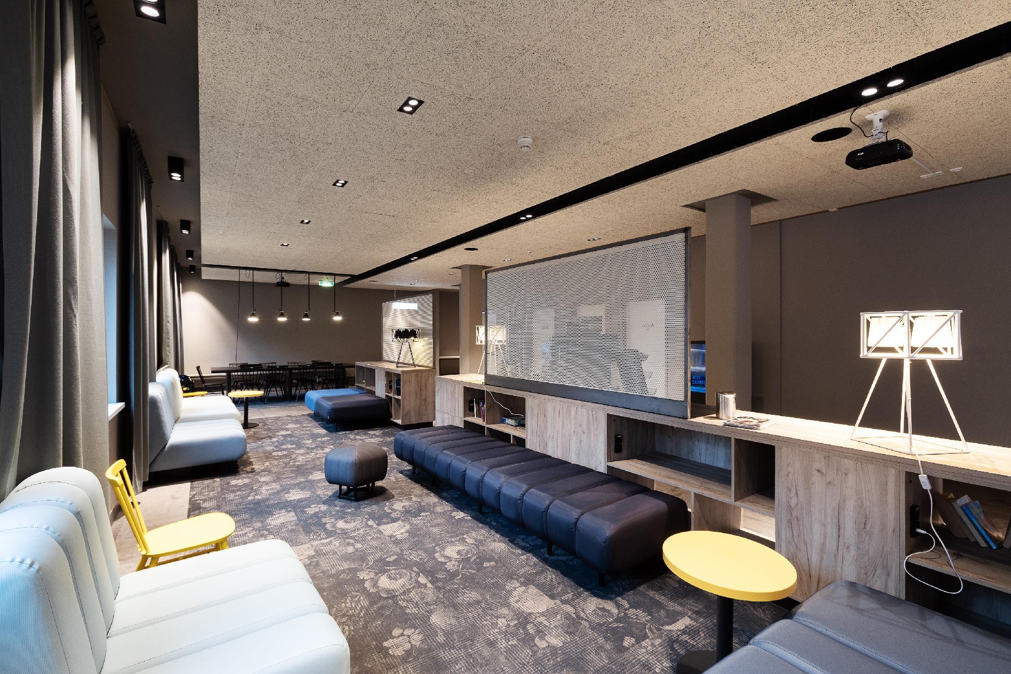 هتل a&o Berlin Hauptbahnhof برلین